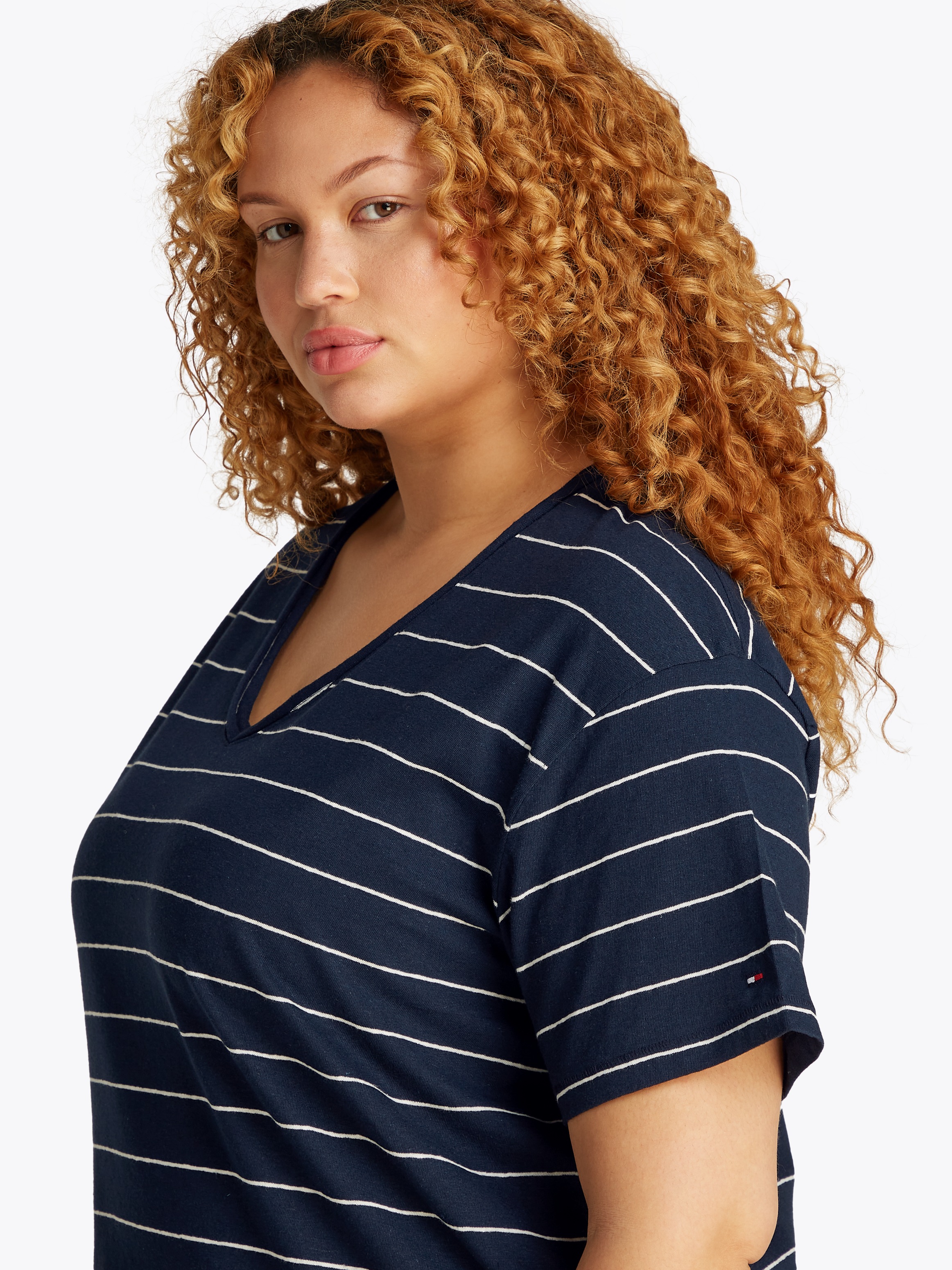 Thumbnail - Tommy Hilfiger Curve V-Shirt "CRV MODERN CO LINEN V-NK SS", in Großen Größen