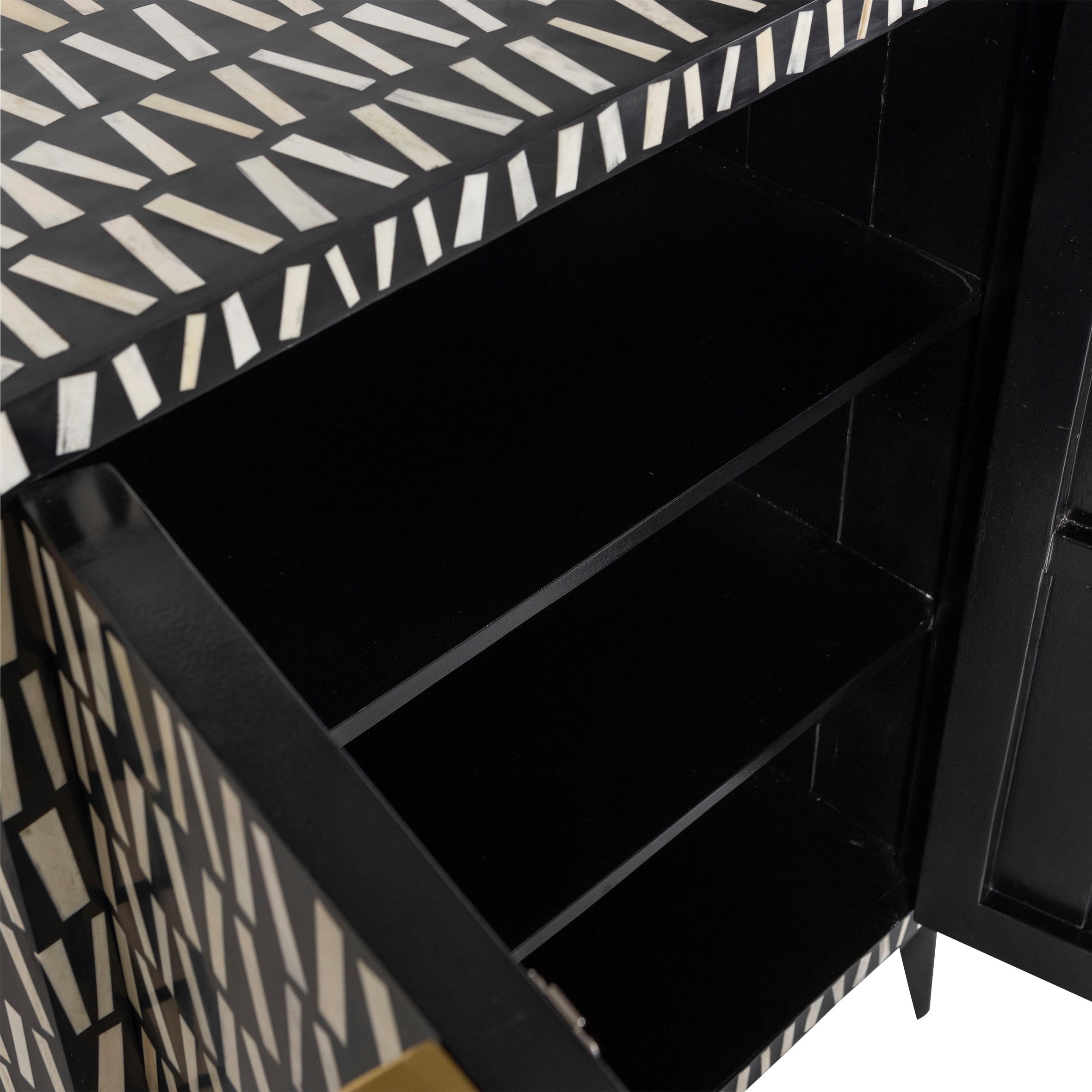 WOOOD Highboard »Menne Midi-Schrank mit Metallgriffen«, Kommode im stilvollem Design, H 108 cm x B 81 cm