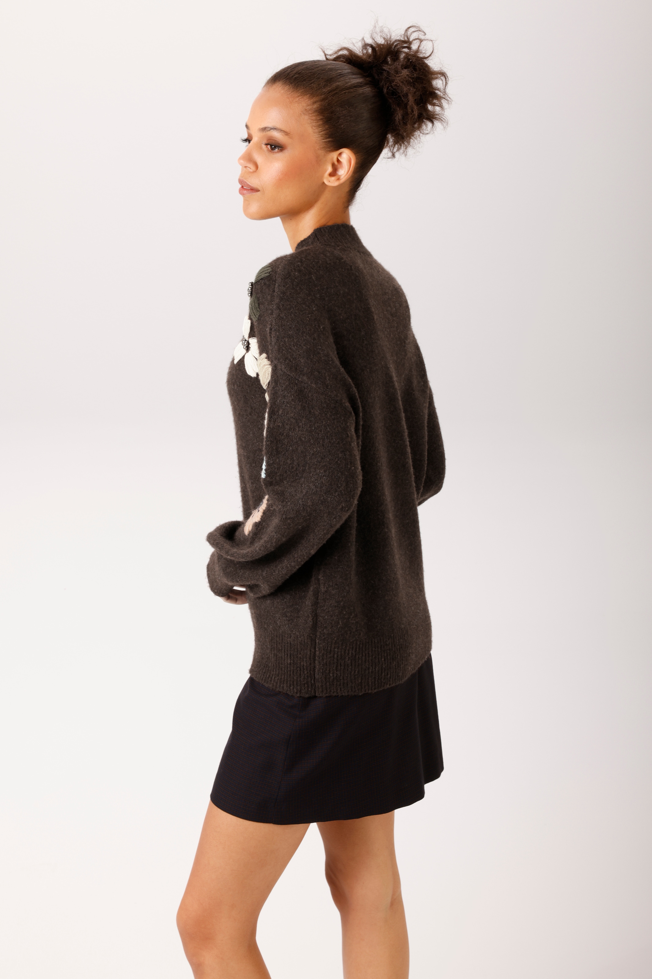 Aniston CASUAL Strickpullover mit handbestickten Blüten und Zierperlen - NEUE KOLLEKTION