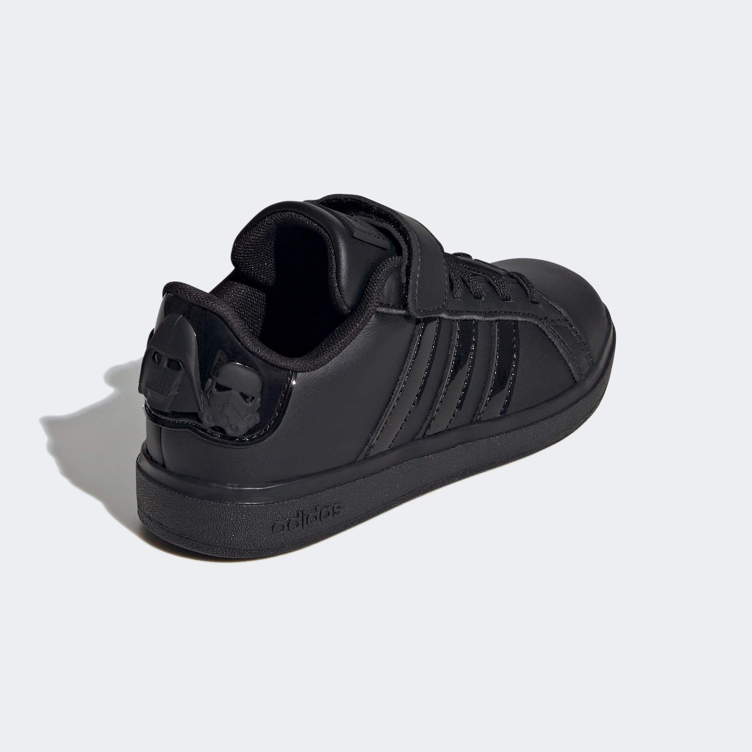 adidas Sportswear Sneaker »ADIDAS STAR WARS GRAND COURT 2.0 KIDS SCHUH«, Design auf den Spuren des adidas Superstar