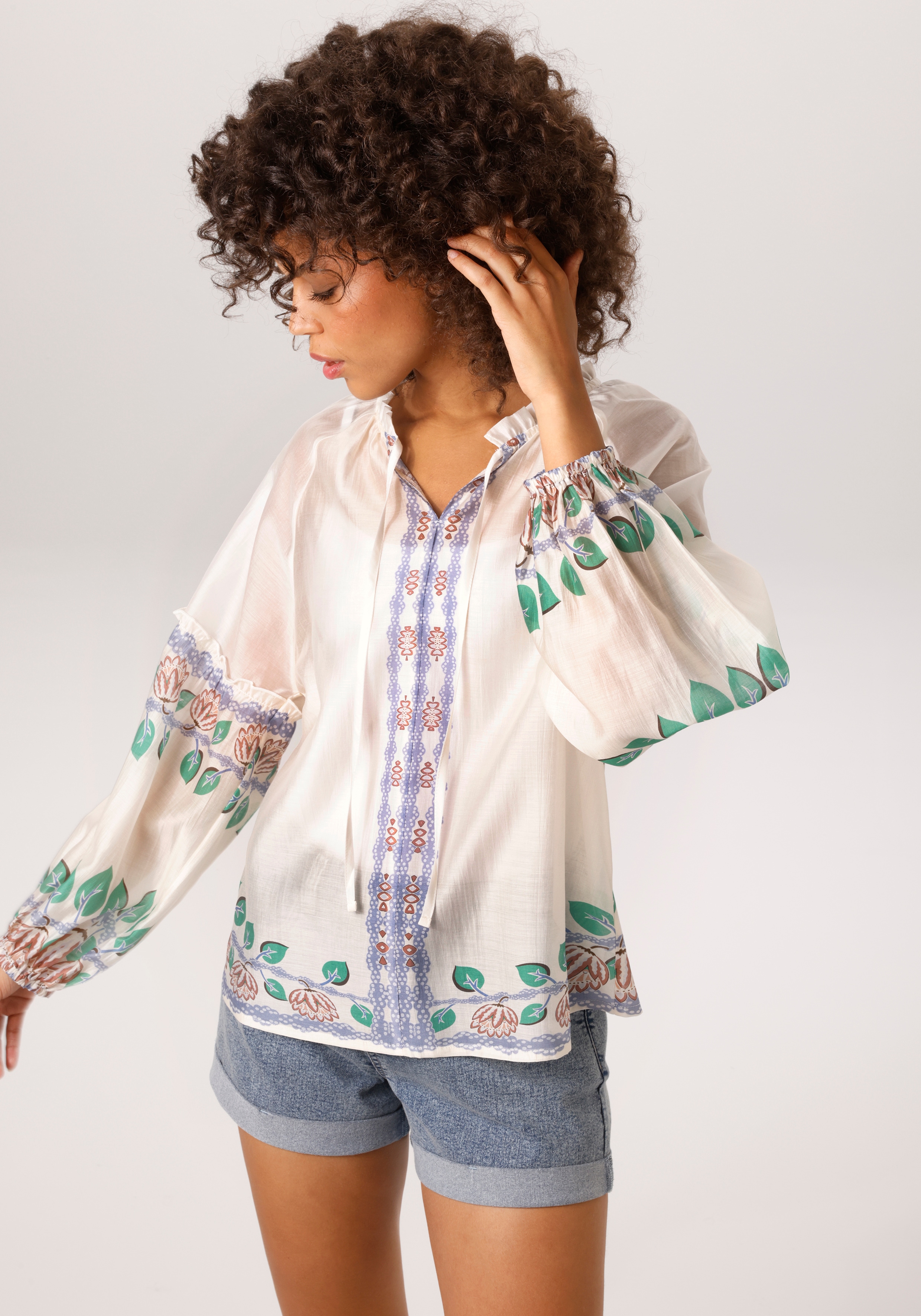 Aniston CASUAL Schlupfbluse mit Bordüren und großem Mandala-Druck im Rücken