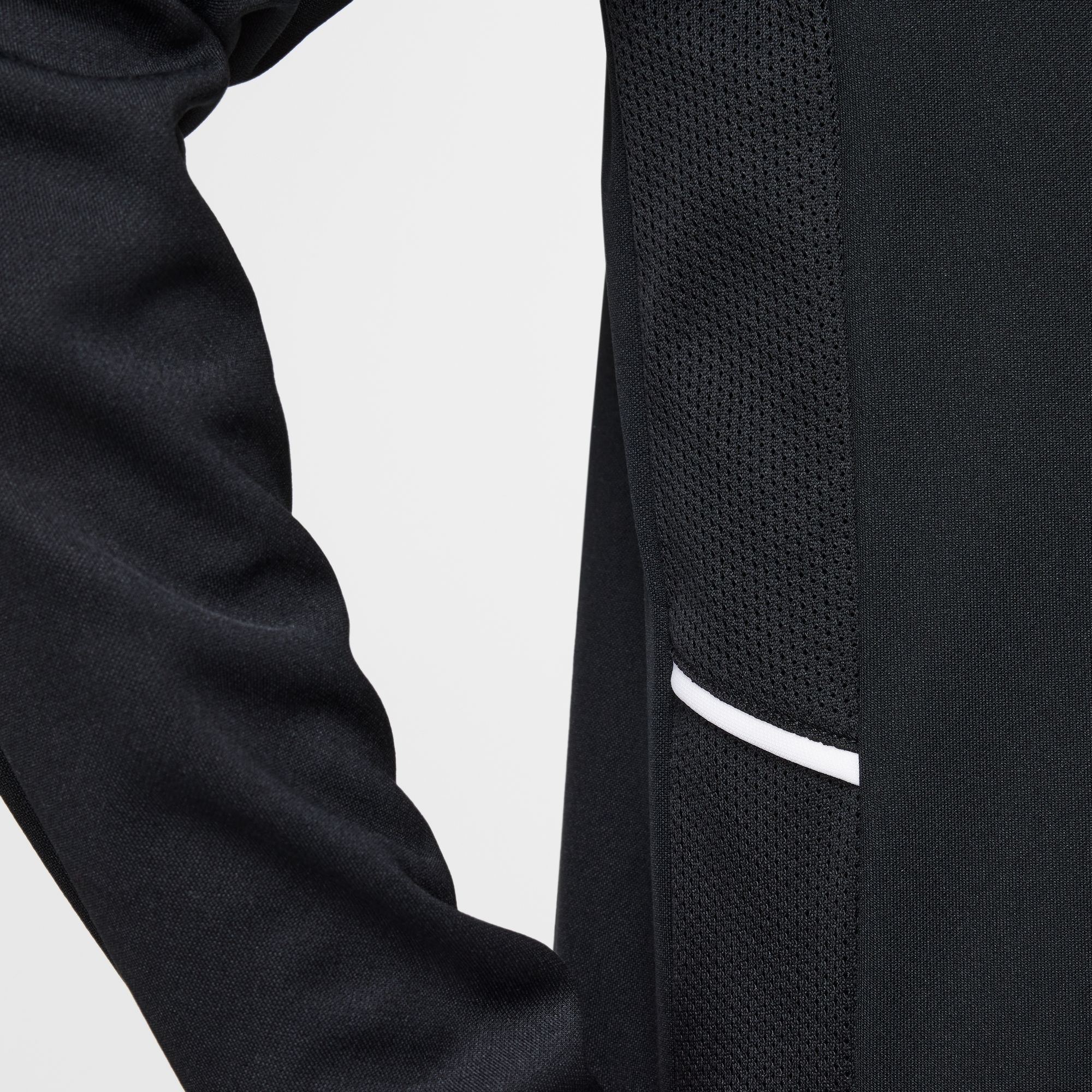 Nike Trainingsshirt »K NK DF ACD25 DRIL TOP -PD« für kühleres Wetter, mit Daumenöffnungen an den Bündchen