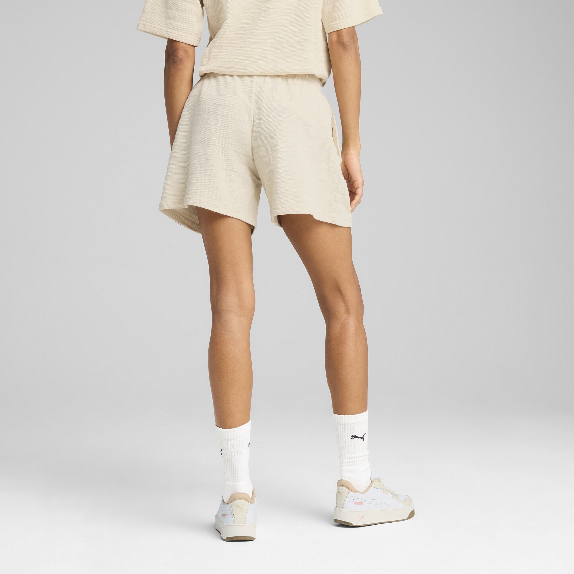 PUMA Sporthose »ESS ELEVATED Strukturierte 5" Shorts mit hohem Bund Damen«