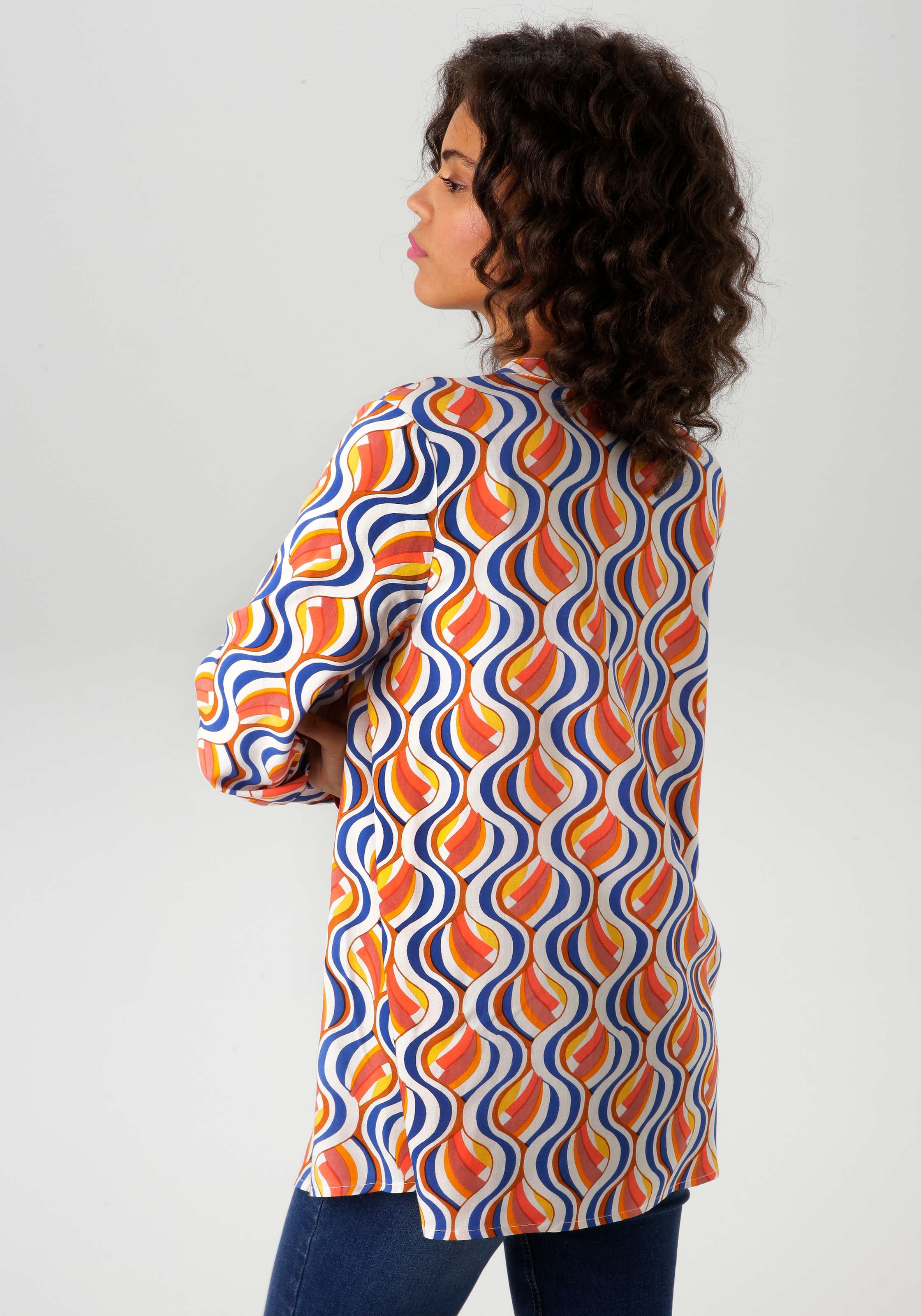 Aniston CASUAL Schlupfbluse, mit interessantem Retro-Muster