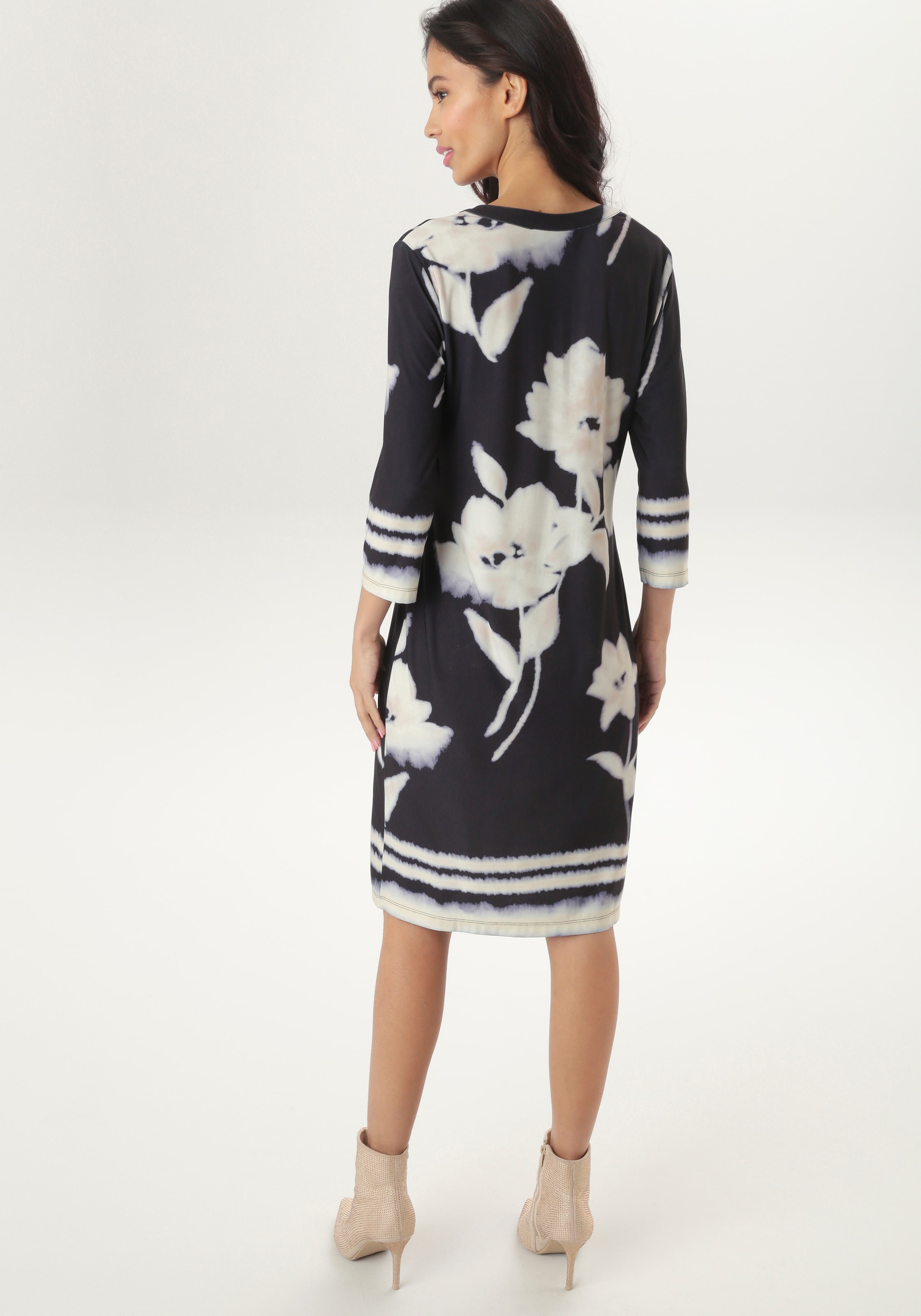 Aniston SELECTED Jerseykleid, mit großflächigen Batik-Blumen und Blüten bedruckt - NEUE KOLLEKTION