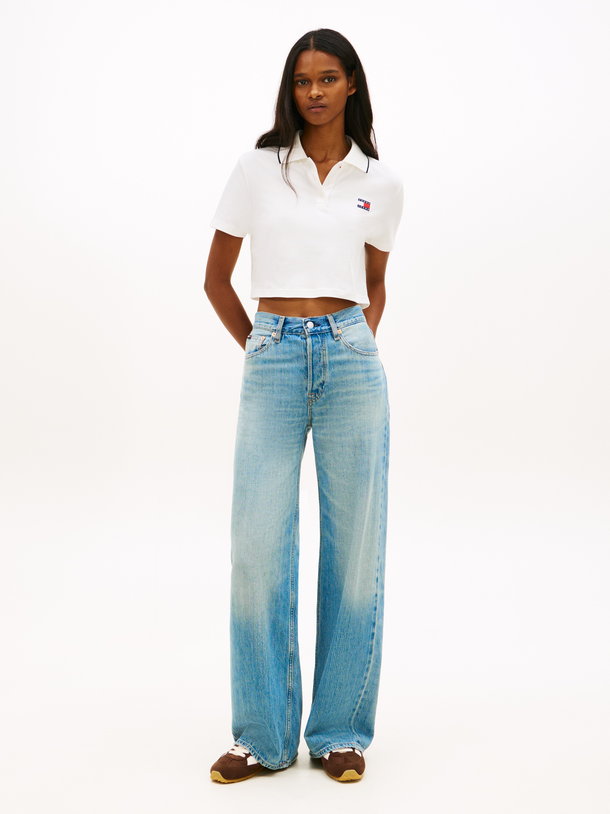 Tommy Jeans Poloshirt »TJW CRP BADGE SHORT SLEEVE POLO« mit verkürztem Schnitt, Boxy Fit