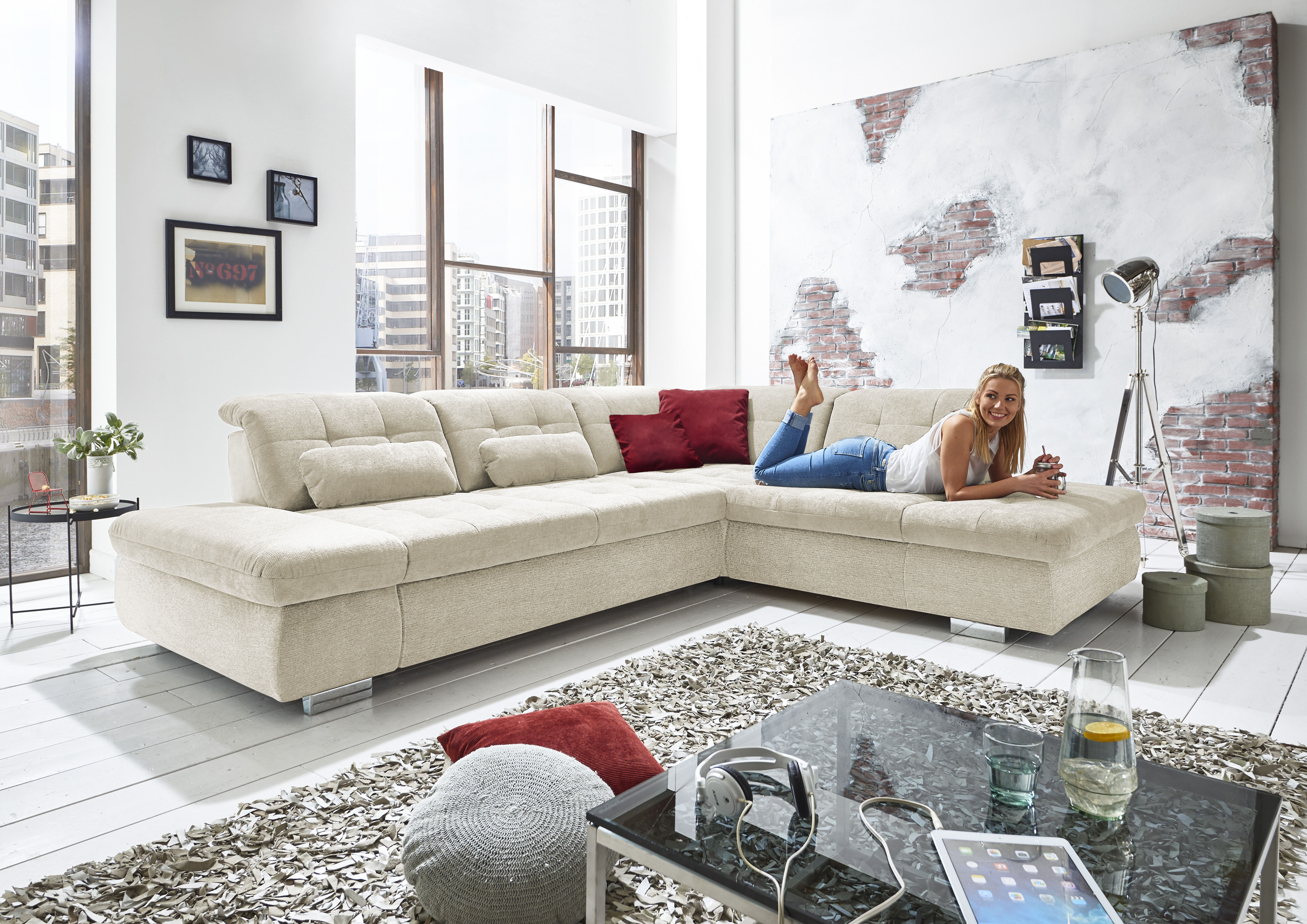 Die PlanBar Ecksofa "MP-IN17004 L-Form, Breite 323 cm, mit Federkern-Polsterung" inkl. Sitztiefenverstellung, wahlweise weitere Funktionen