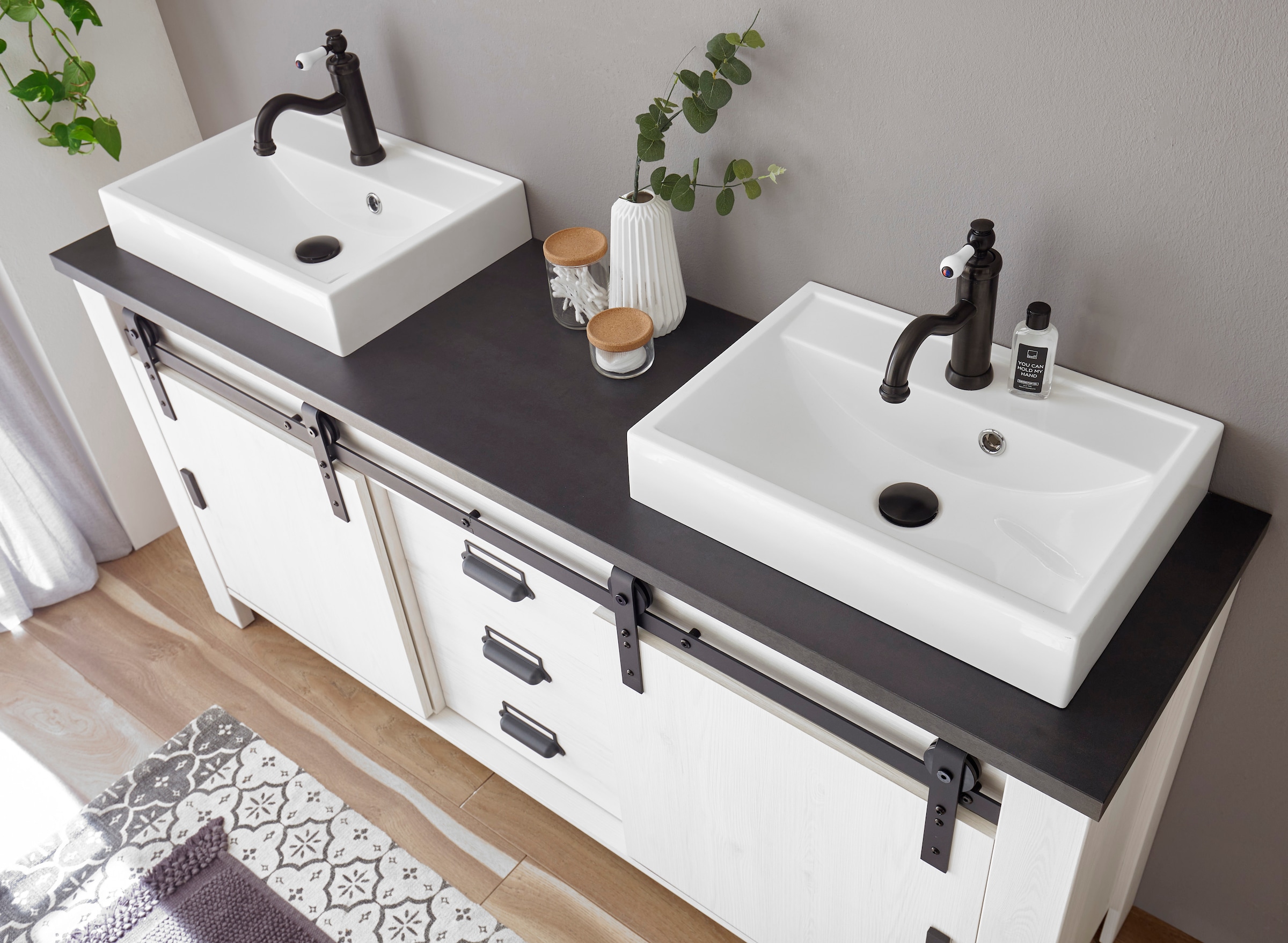 Home affaire Badmöbel-Set »SHERWOOD, Bad im modernen Design, 4-teiliges Badezimmer«, (4 St.), in 2 Farben verfügbar, Scheunentorbeschlag & Apothekergriff aus Metall