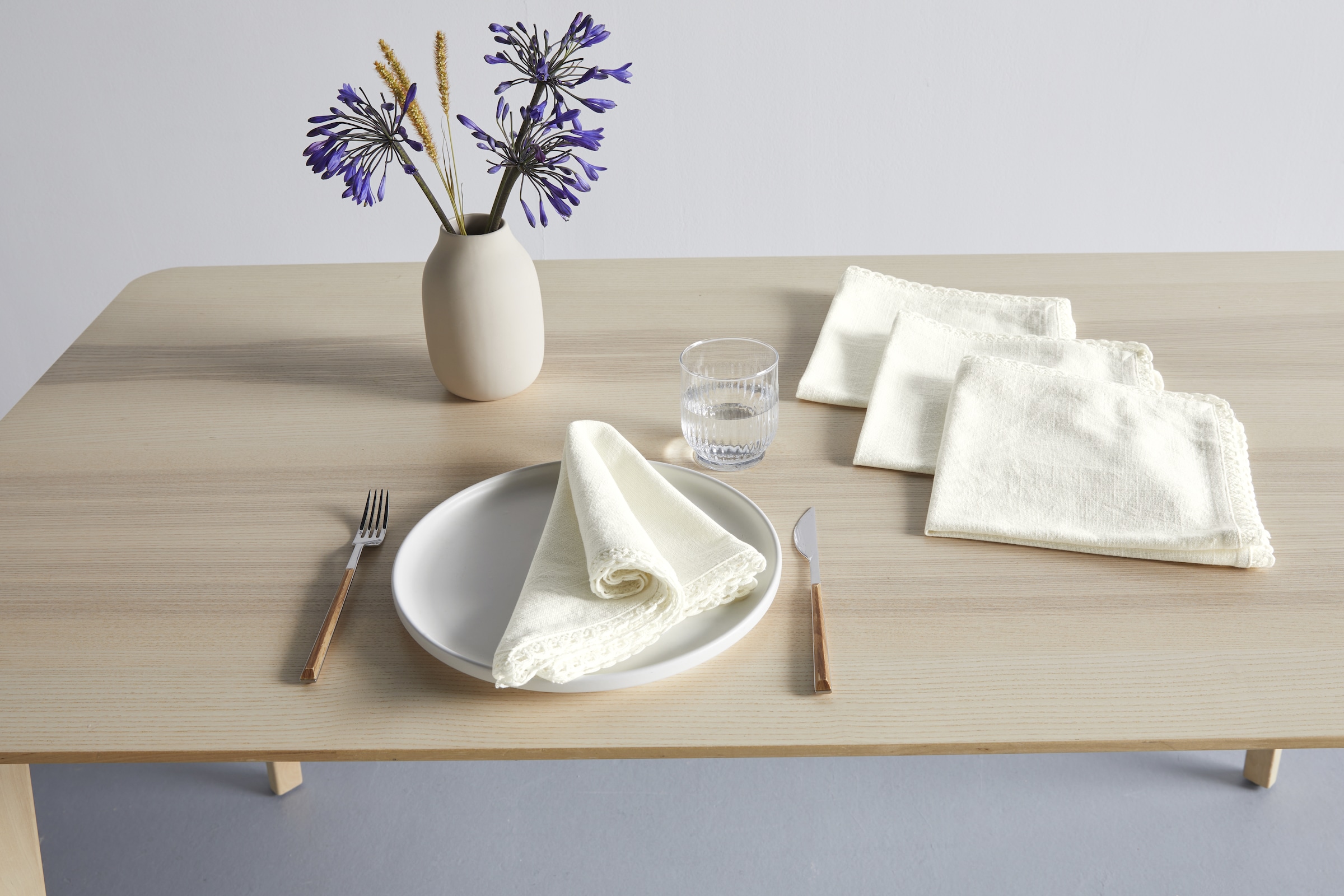 OTTO home Stoffserviette »Elyna« uni, mit schöner Spitze, weiche Haptik, 45x45 cm, Leinenoptik