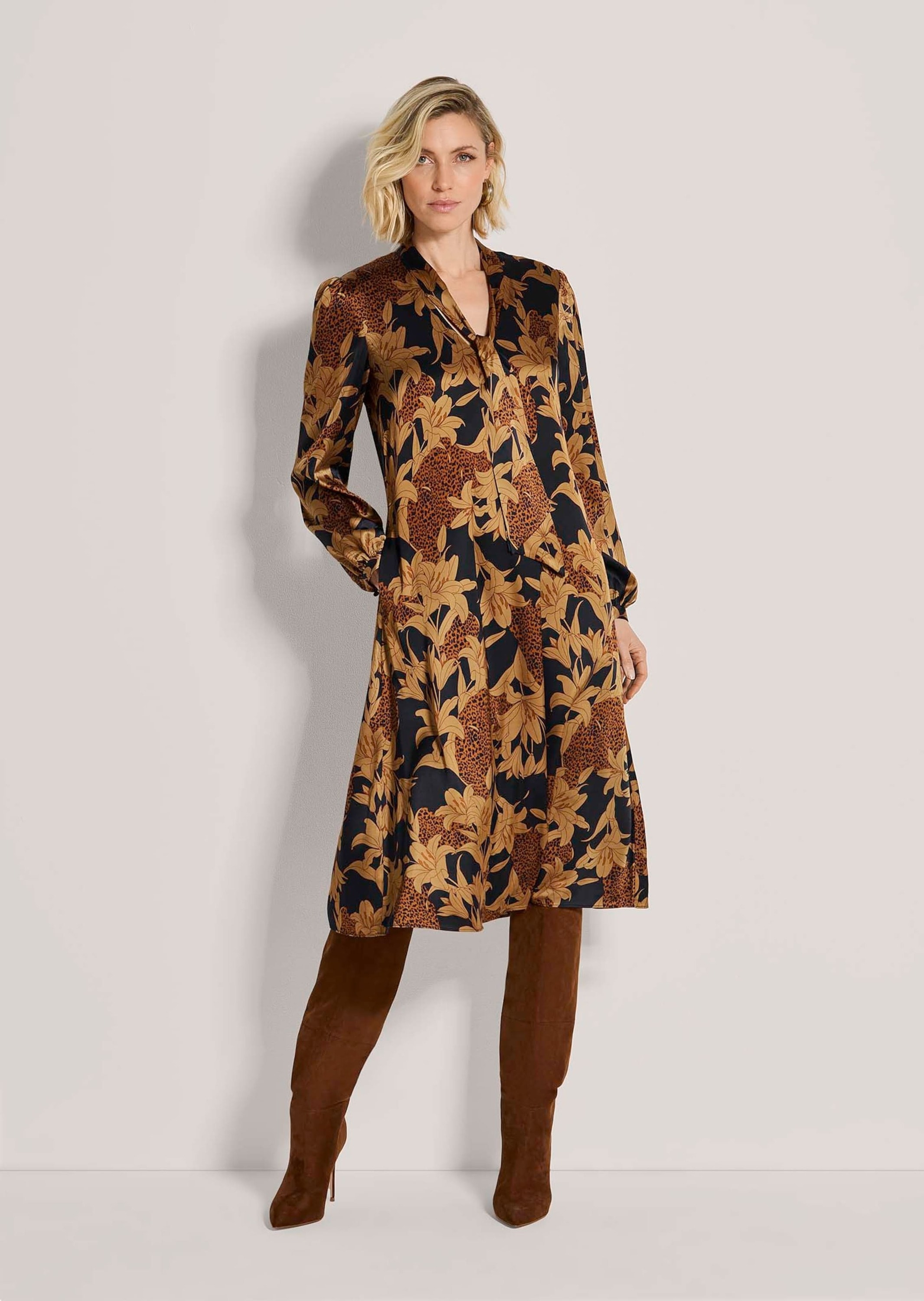 MADELEINE Midikleid »Kleid Schluppenkleid mit Blütenprint« Ohne Tasche