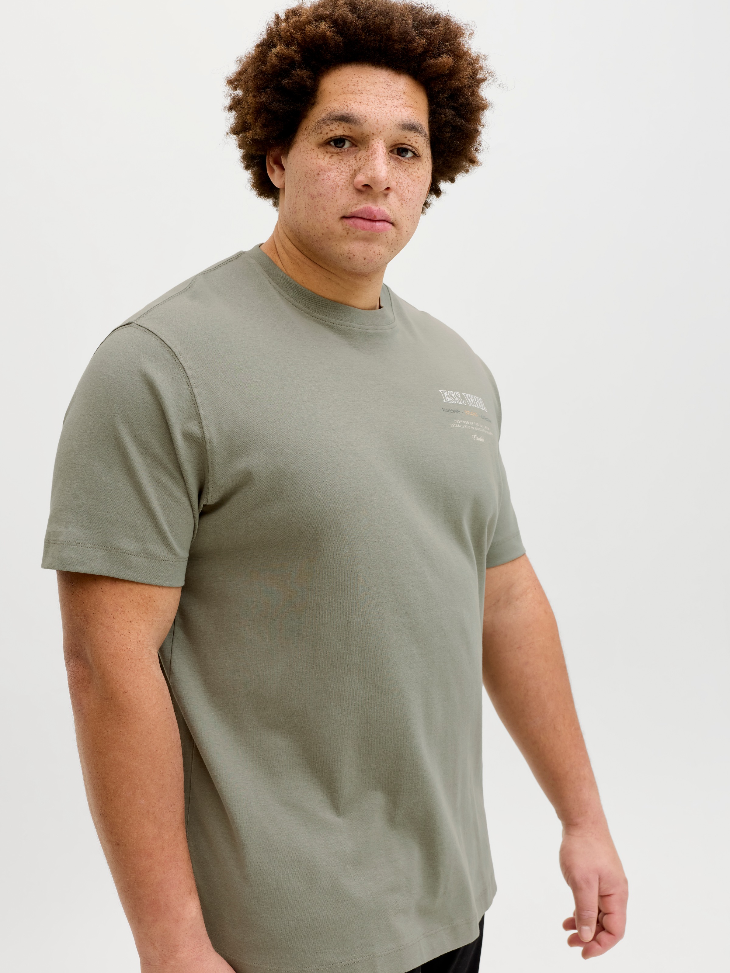 Jack & Jones PlusSize T-Shirt "JJEURBAN EDGE STUDIO TEE SS SN PLS" mit Logo günstig online kaufen