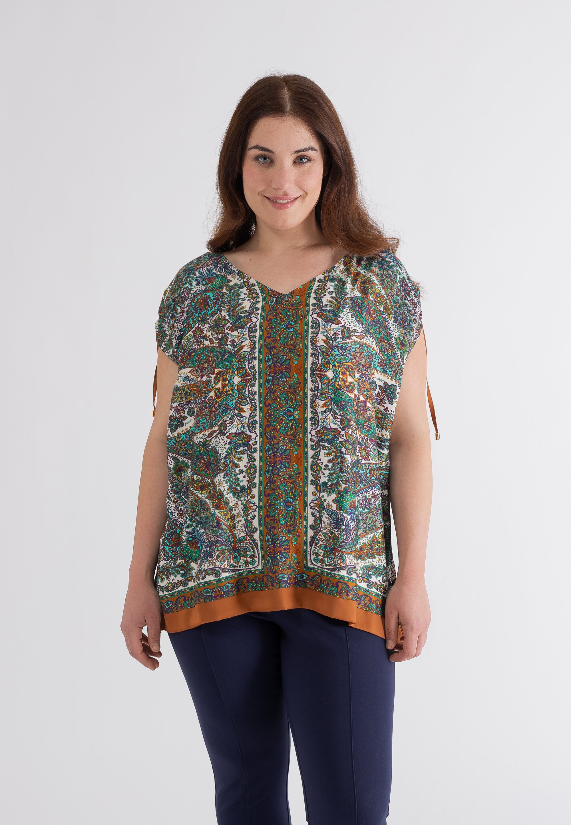 Klassische Bluse, mit V-Ausschnitt und tollem Print