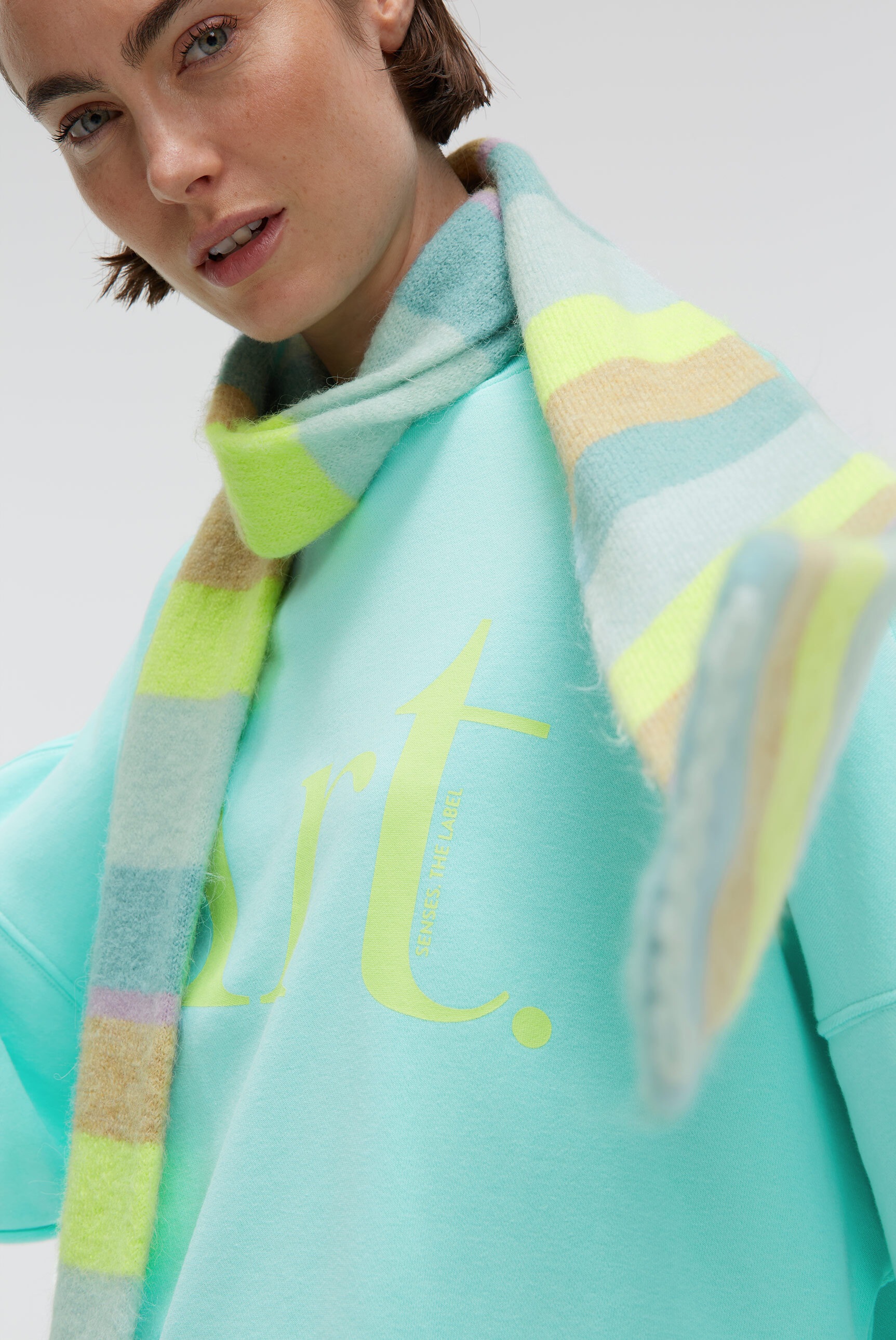 SENSES.THE LABEL Strickschal