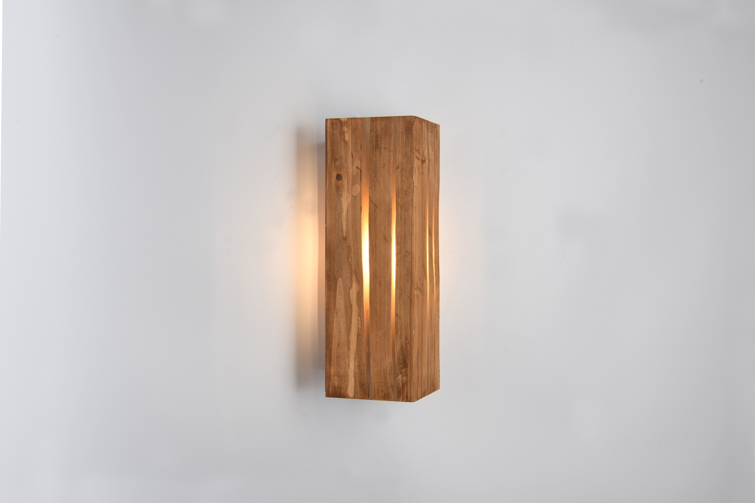 TRIO Leuchten Wandleuchte »KARUNI, Wandlampe mit Holz Schirm naturbelassen, indirektes Licht« E14 1 Stk. warmweiß - kaltweiß exkl 1x E14 max 10W, Holz Wandleuchte mit Lichteffekten am Schirm