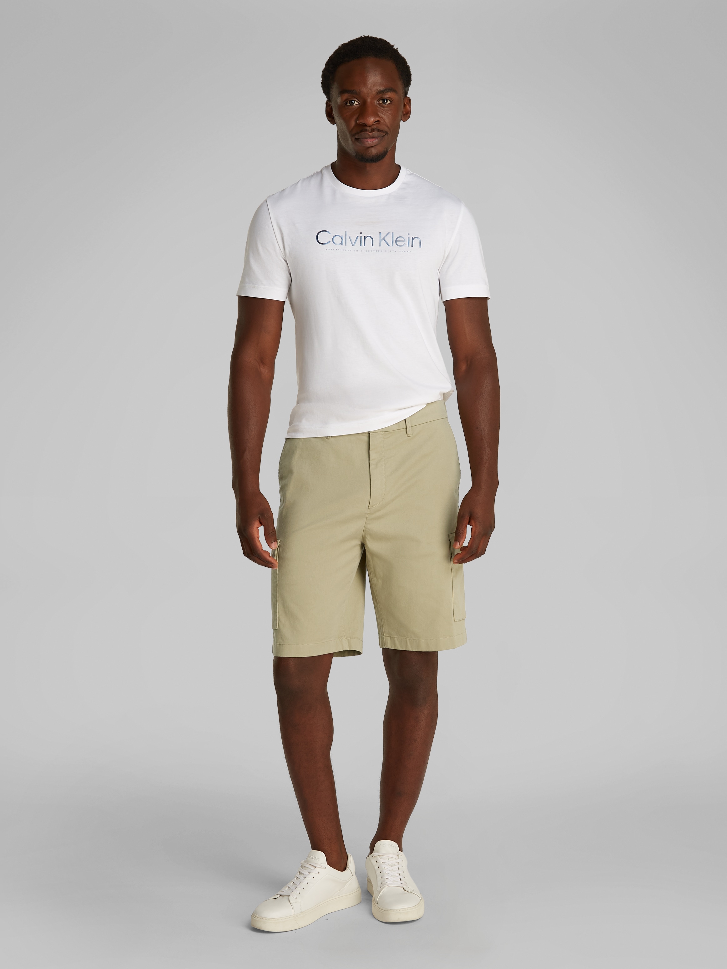 Calvin Klein Cargoshorts »MODERN TWILL CARGO SHORT«, mit Logo-Patch