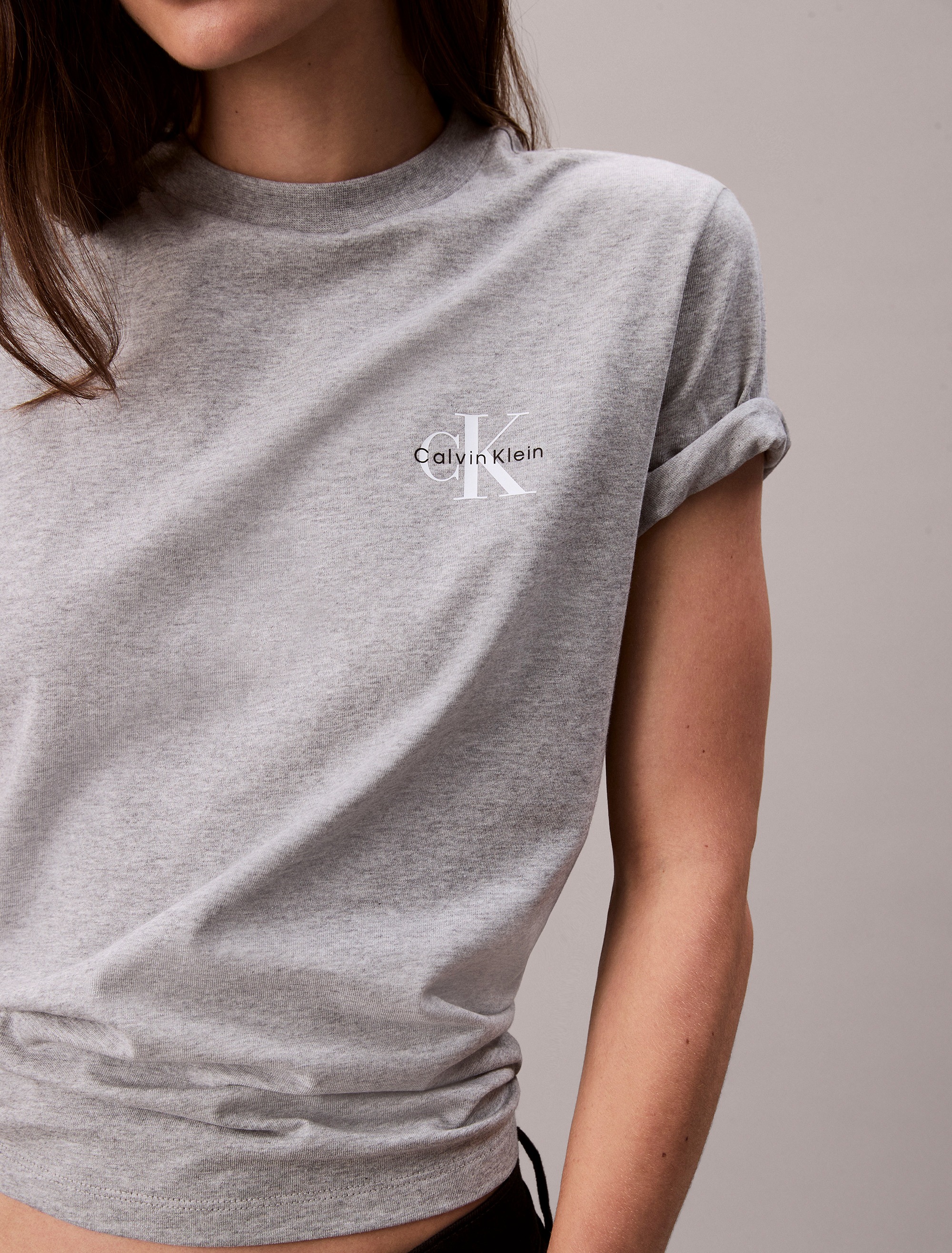 Calvin Klein Jeans Kurzarmshirt »A- Logo VN 2 pack Tee«, (Packung, 2er-Pack), Mit V-Ausschnitt