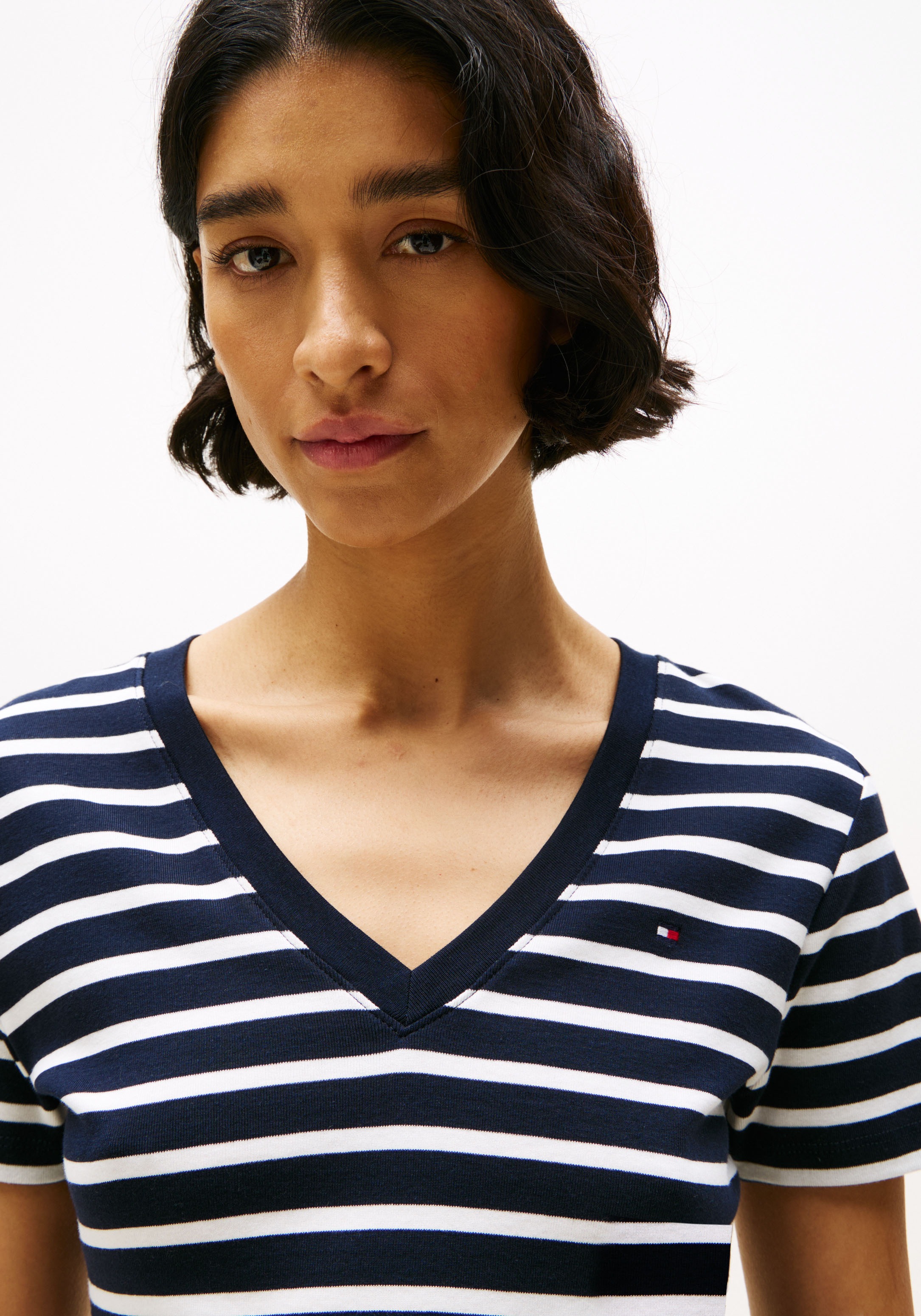 Tommy Hilfiger T-Shirt "SLIM CODY V-NK SS mit V-Ausschnitt und Streifen" Ba günstig online kaufen