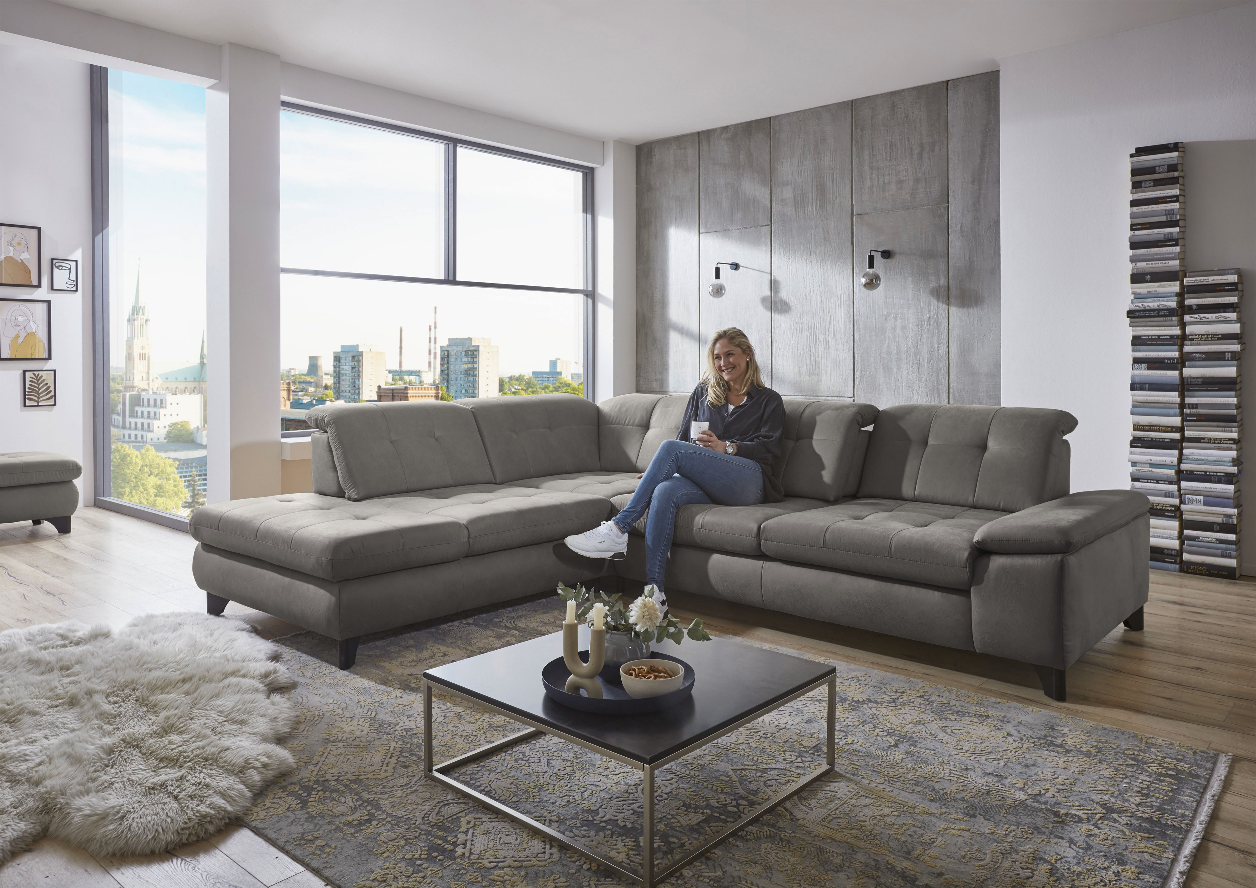 Die PlanBar Ecksofa "MP-IN18012 L-Form mit Federkern-Polsterung" Sitztiefenverstellung, optional Kopfteilverstellung & Schlaffunktion