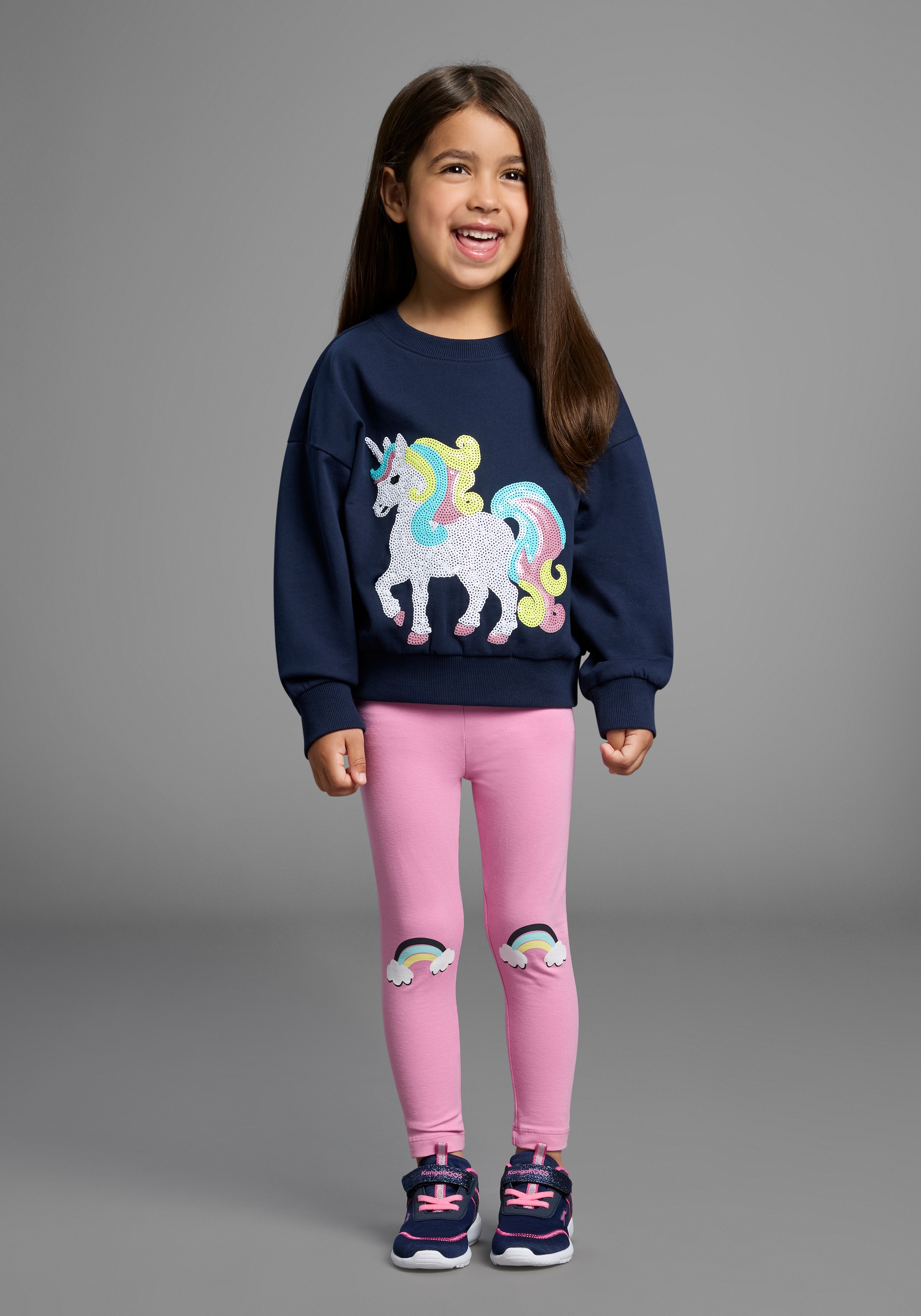 KIDSWORLD Sweatshirt »Einhorn-Applikation für kleine Mädchen«, Sweatshirt mit schimmernden Pailletten-Applikationen