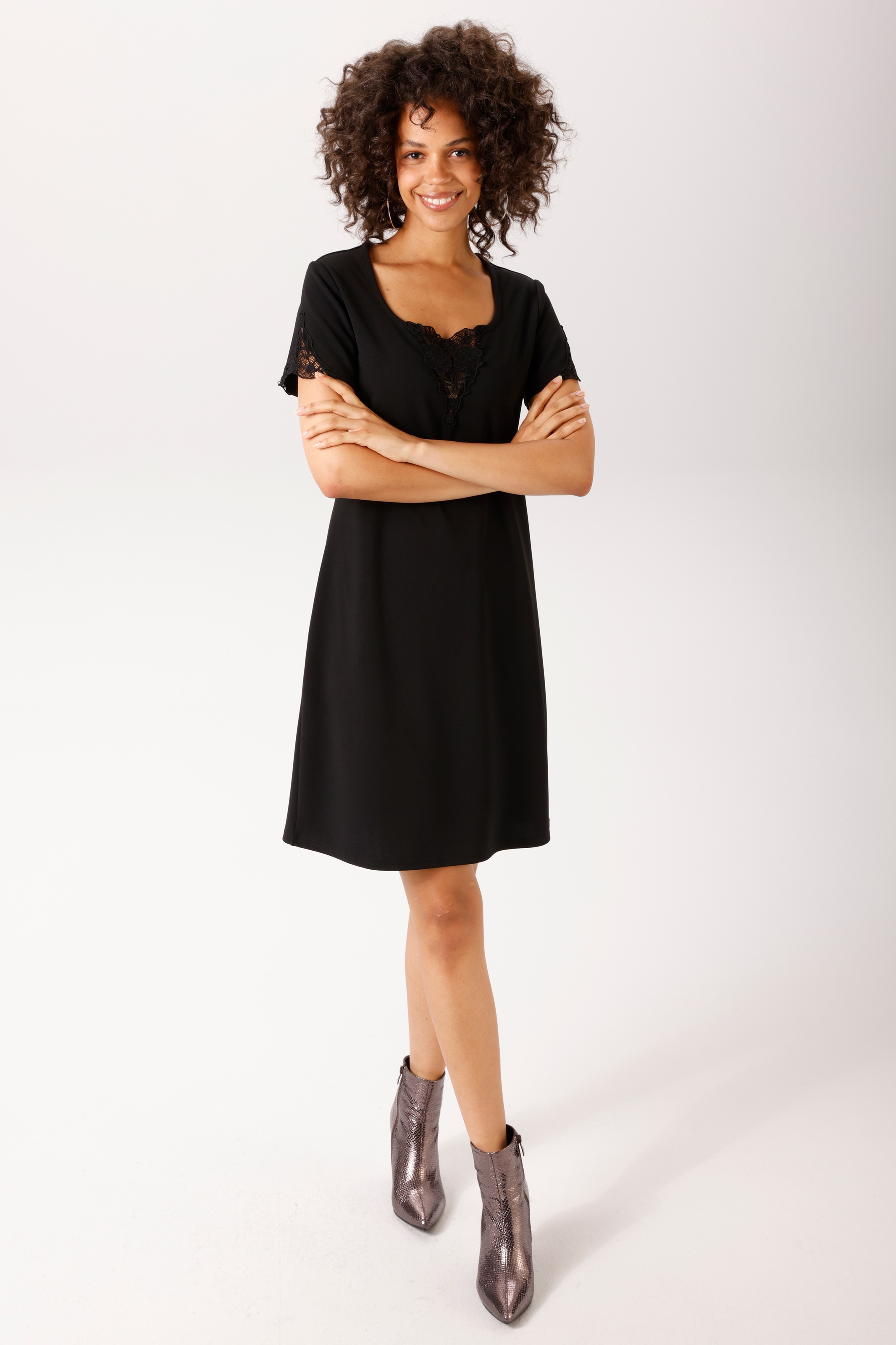 Aniston CASUAL Minikleid mit raffinierten Spitzeneinsätzen - NEUE KOLLEKTION