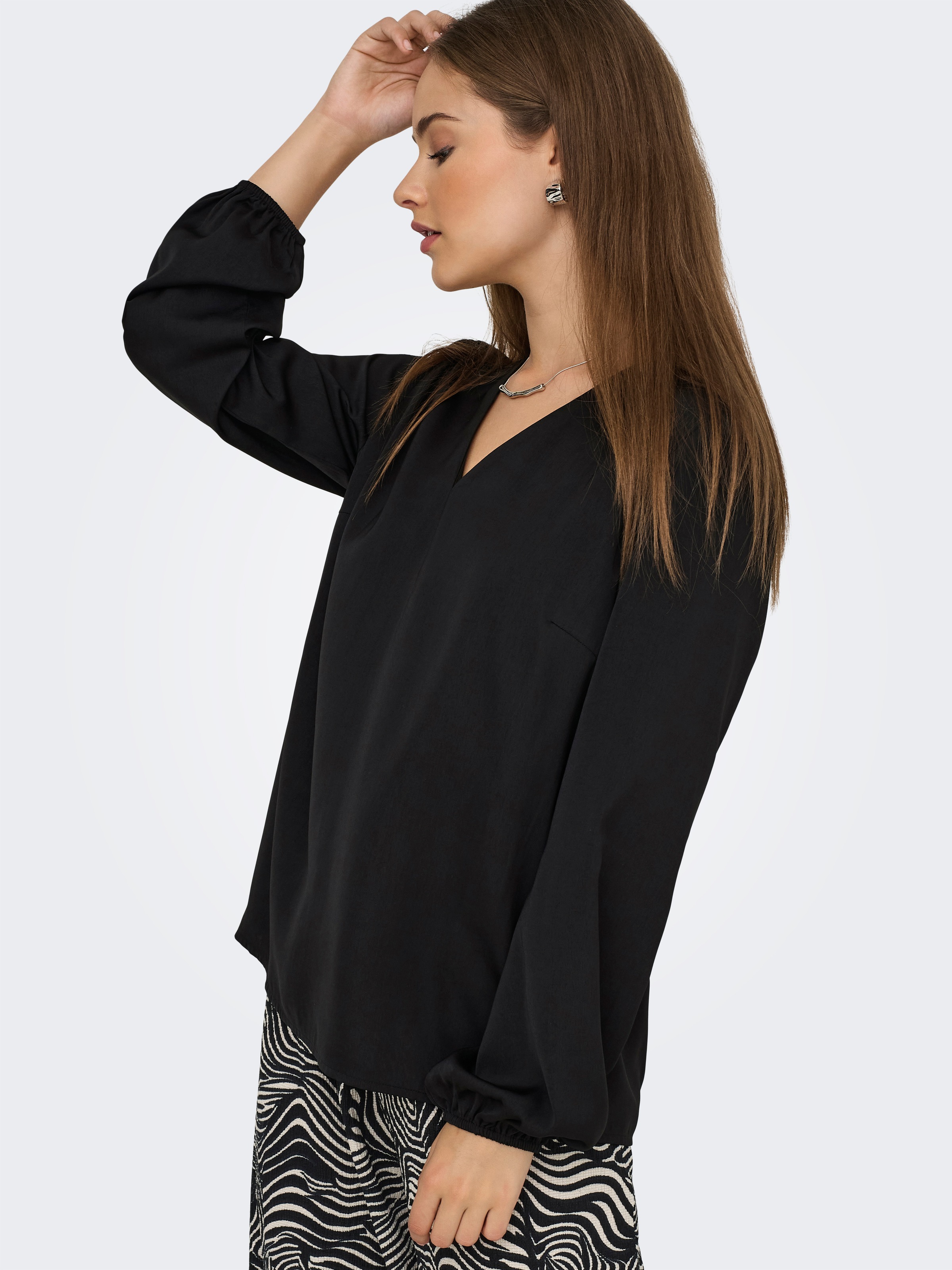 ONLY Langarmshirt "ONLLUCY LIFE LS V-NECK TOP WVN" günstig online kaufen