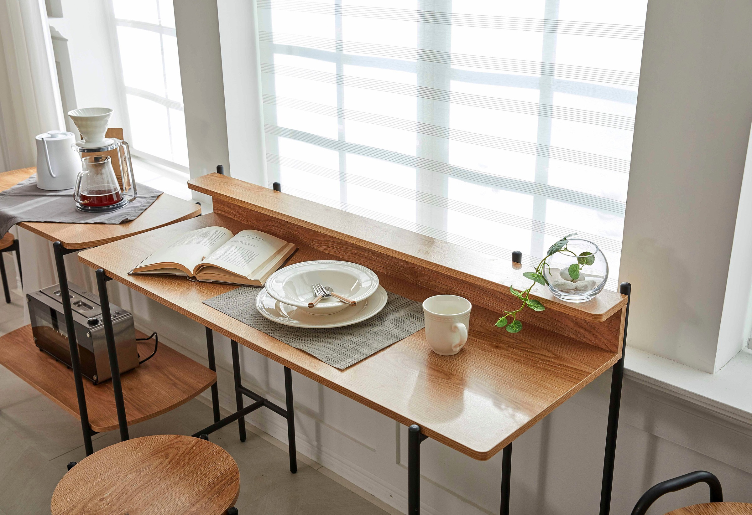 INOSIGN Schreibtisch »Knur«, Arbeitsplatte Akazie Dekor, geeignet für das Home office, Laptoptisch