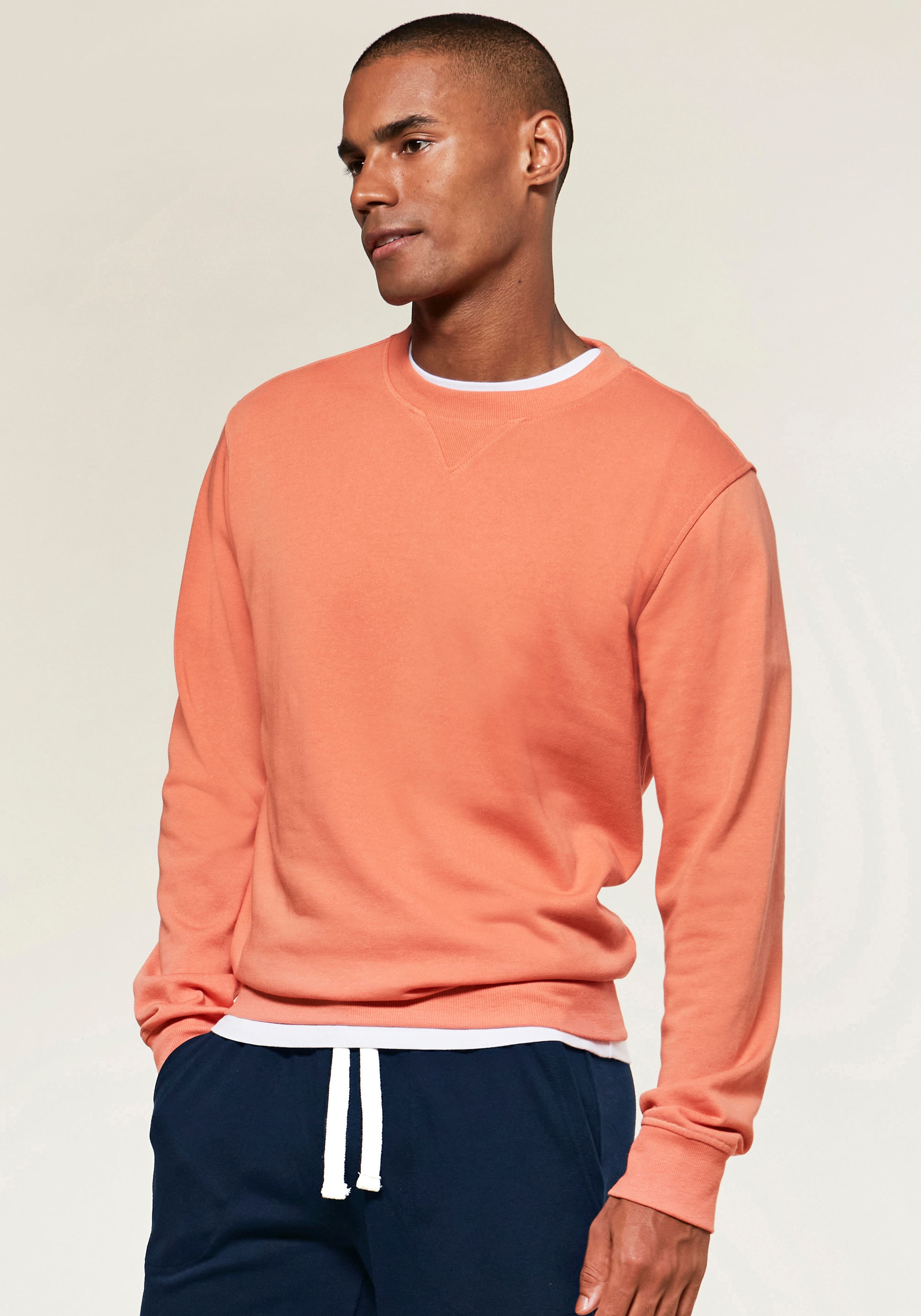 KangaROOS Sweatshirt "mit Rundhalsausschnitt", mit coolem Rippeinsatz am Ausschnitt vorn
