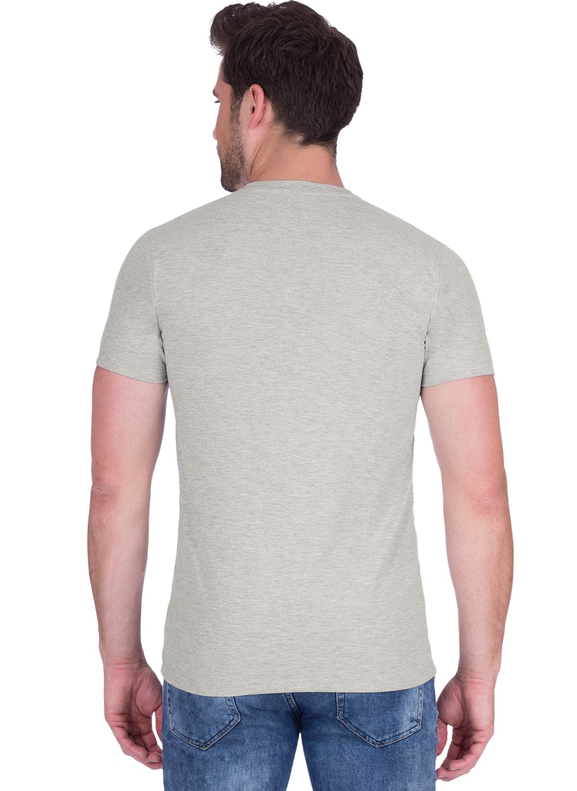 Trigema T-Shirt »TRIGEMA Slim Fit T-Shirt aus DELUXE Baumwolle«, (1 tlg.)