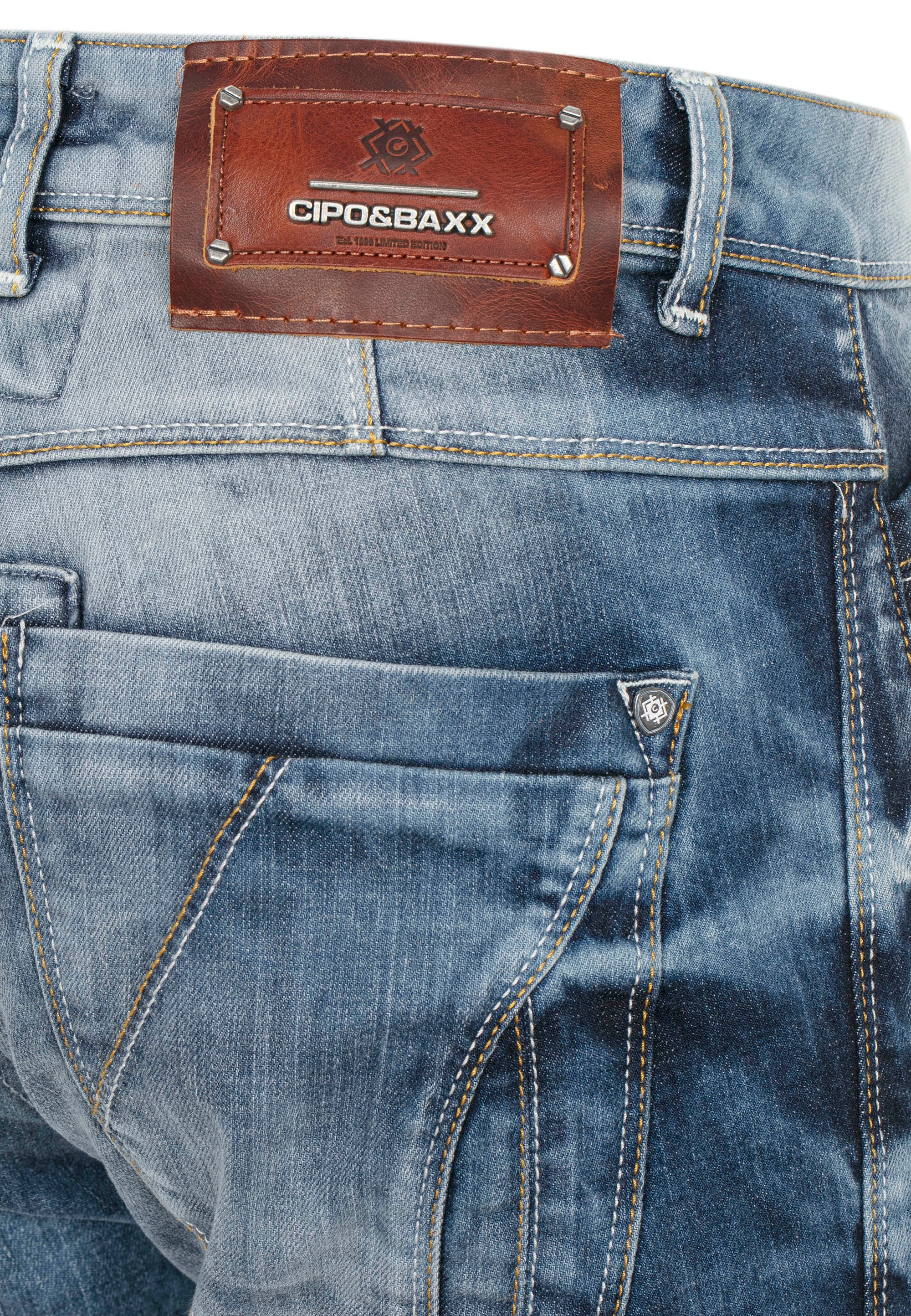 Cipo & Baxx Bequeme Jeans »CD346«, mit lässiger Waschung
