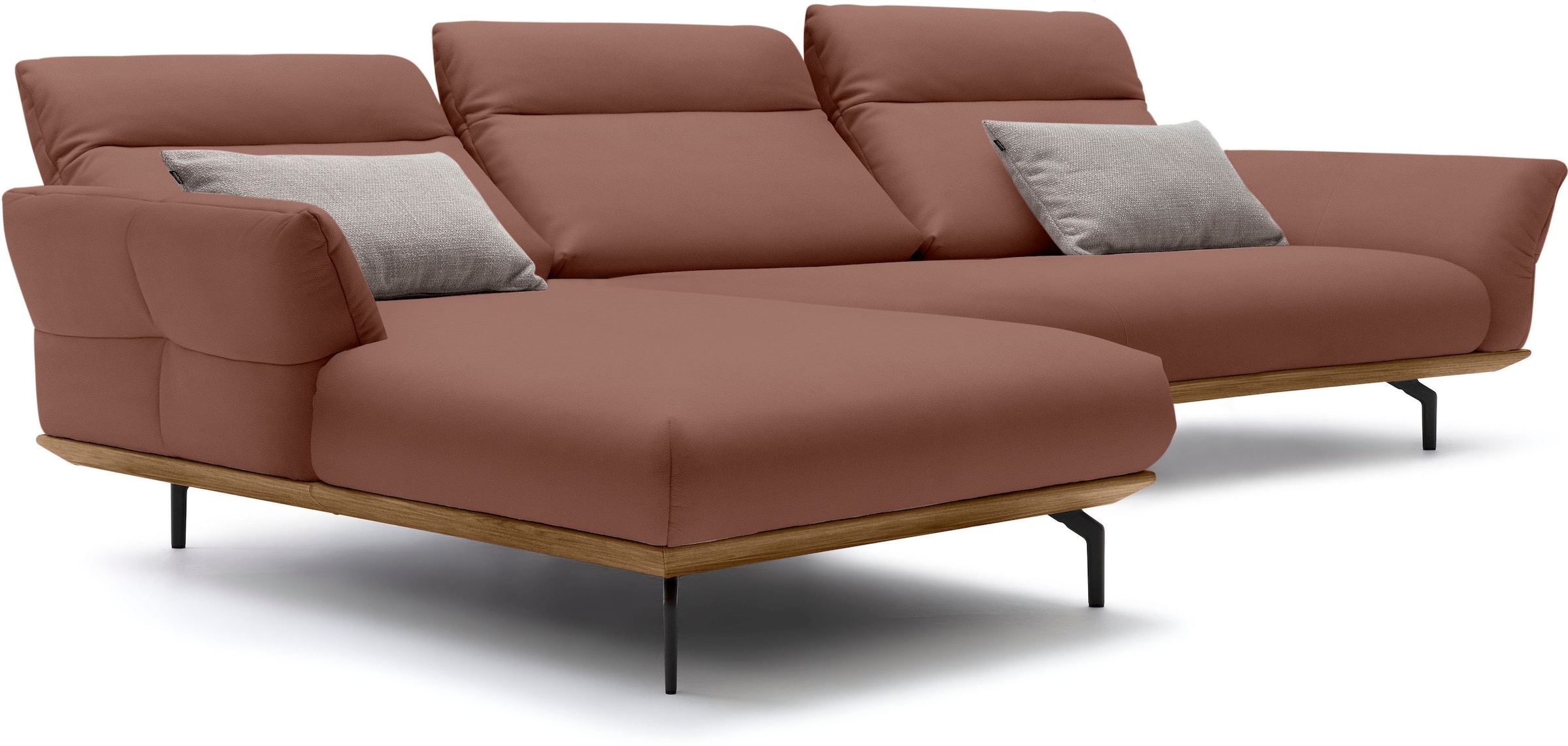 Creation BY ROLF BENZ Ecksofa »CR.460«, Sockel in Nussbaum, Winkelfüße in Umbragrau, Breite 338 cm
