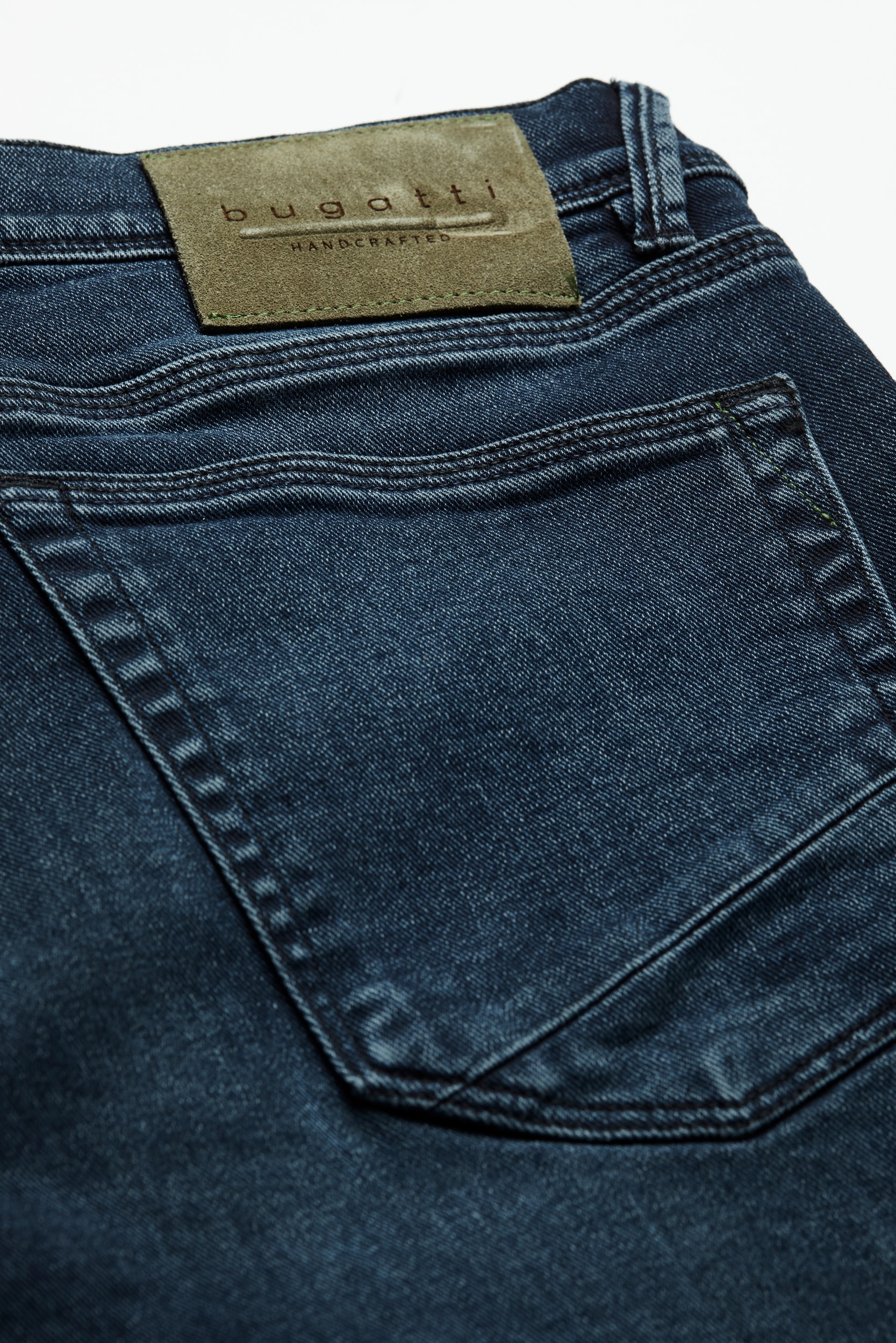 mit weicher | bugatti bestellen besonders ▷ Haptik BAUR 5-Pocket-Jeans,