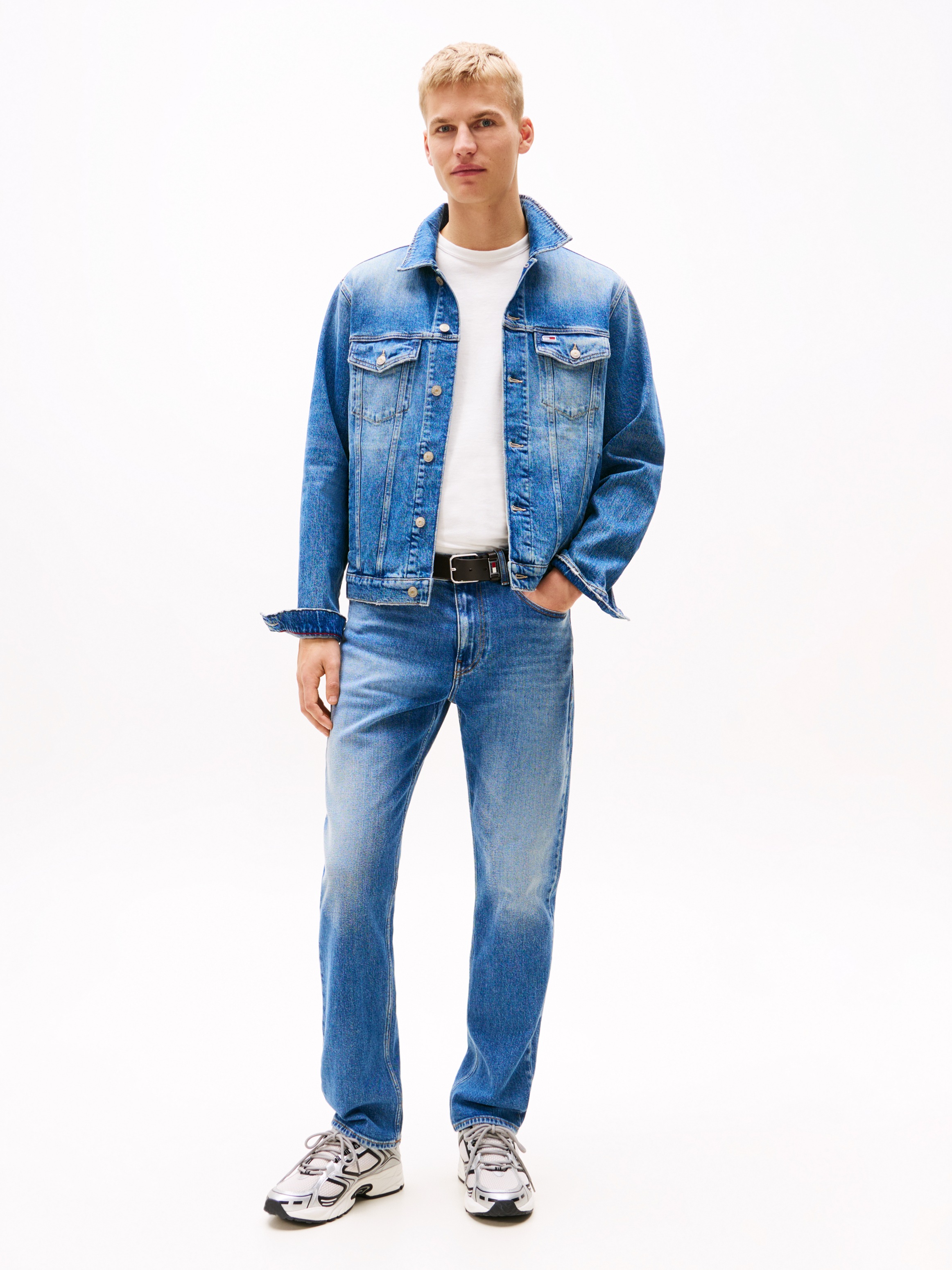 Tommy Jeans Regular-fit-Jeans »RYAN RGLR STRGHT«, mit Logoprägung