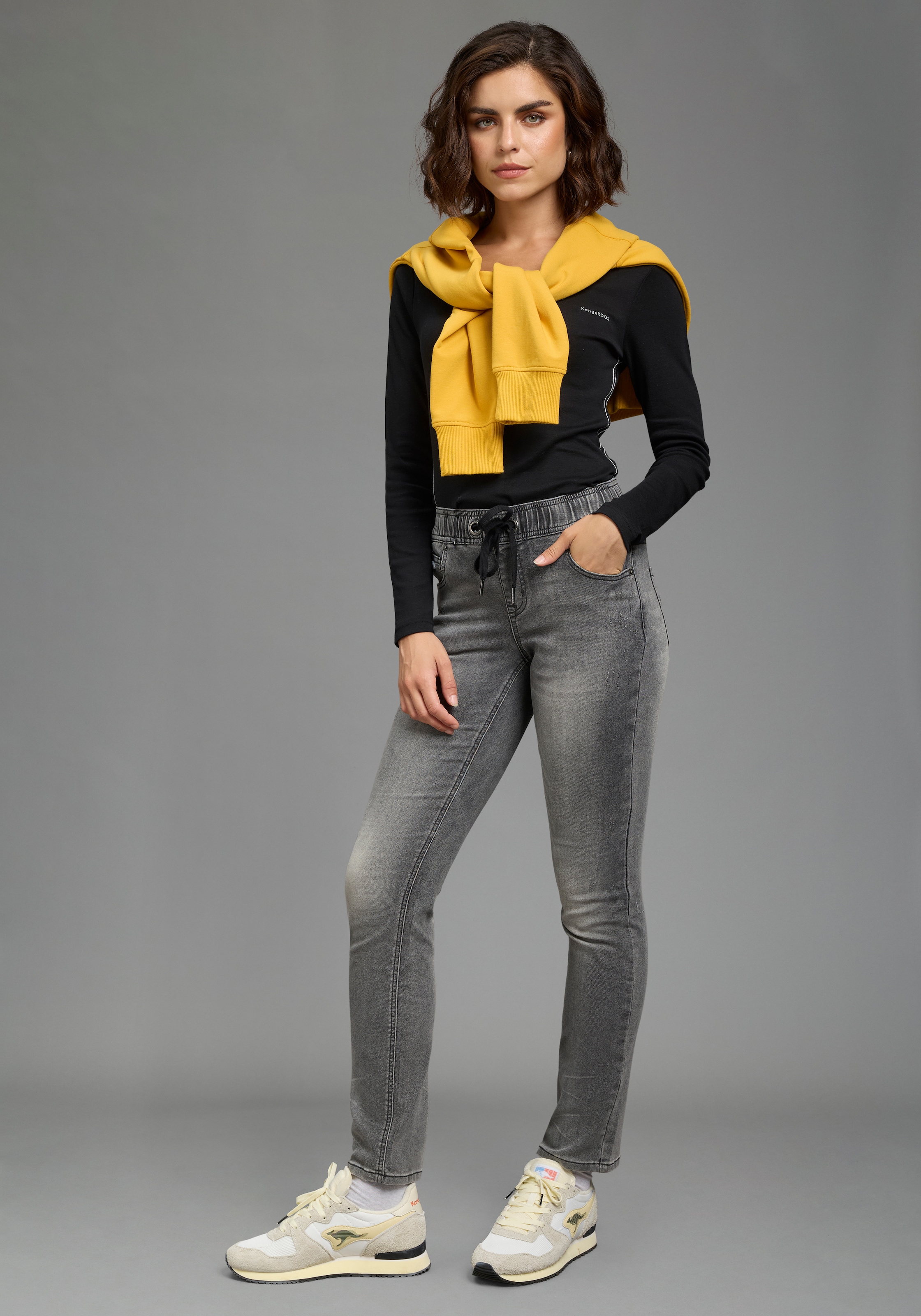 KangaROOS Jogg Pants mit Eingrifftaschen, Gesäßtaschen und Coinpocket, gerader Straight-Fit
