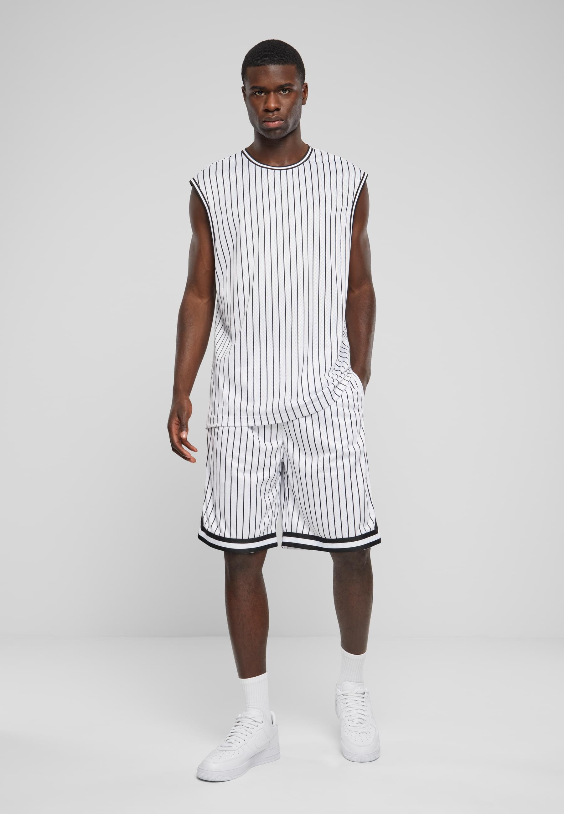 URBAN CLASSICS Shorts »Urban Classics Herren Striped Mesh Shorts«, (1 tlg.)