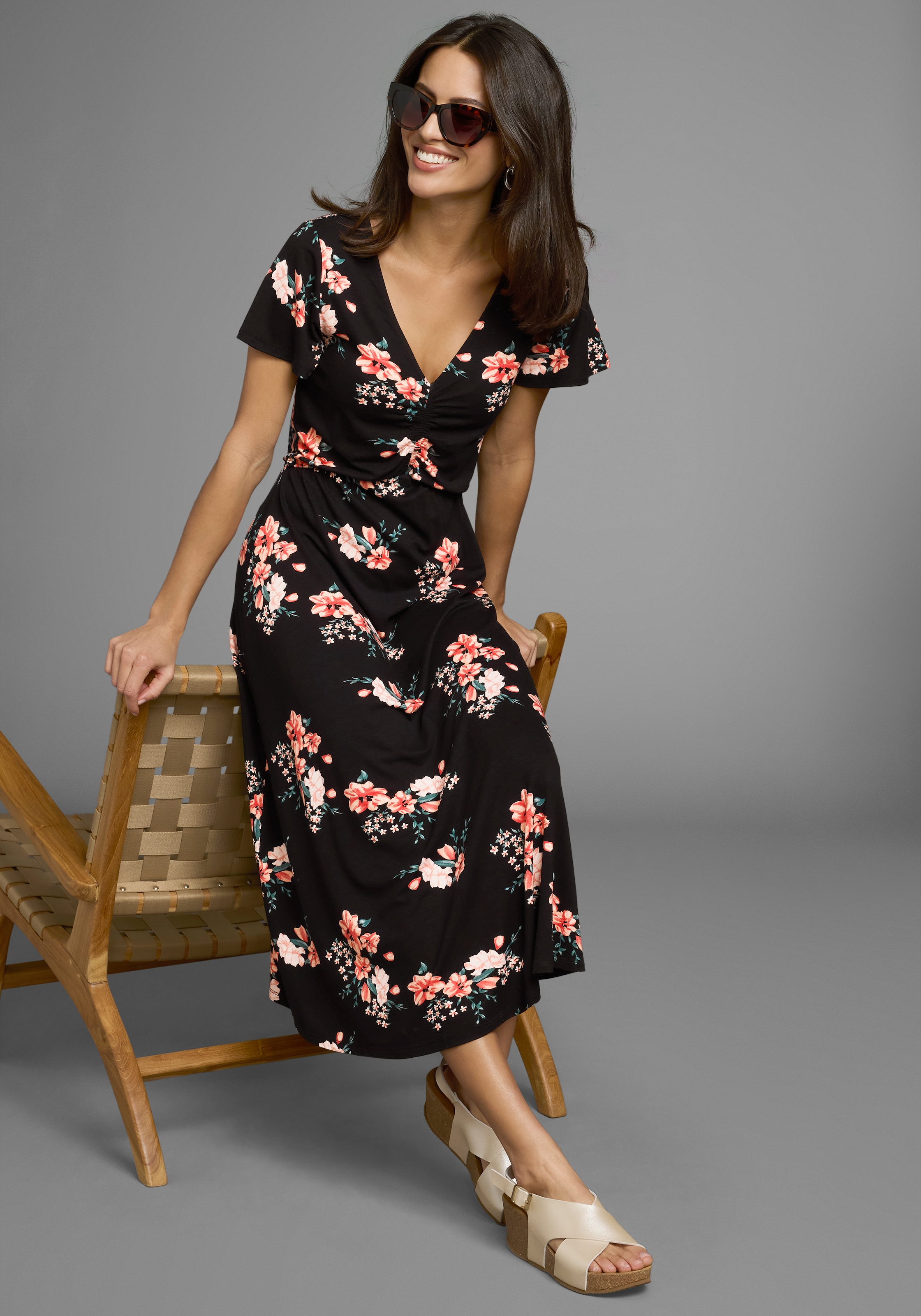 Laura Scott Sommerkleid, mit romantischem Blumendruck und Raffung, Midiklei günstig online kaufen