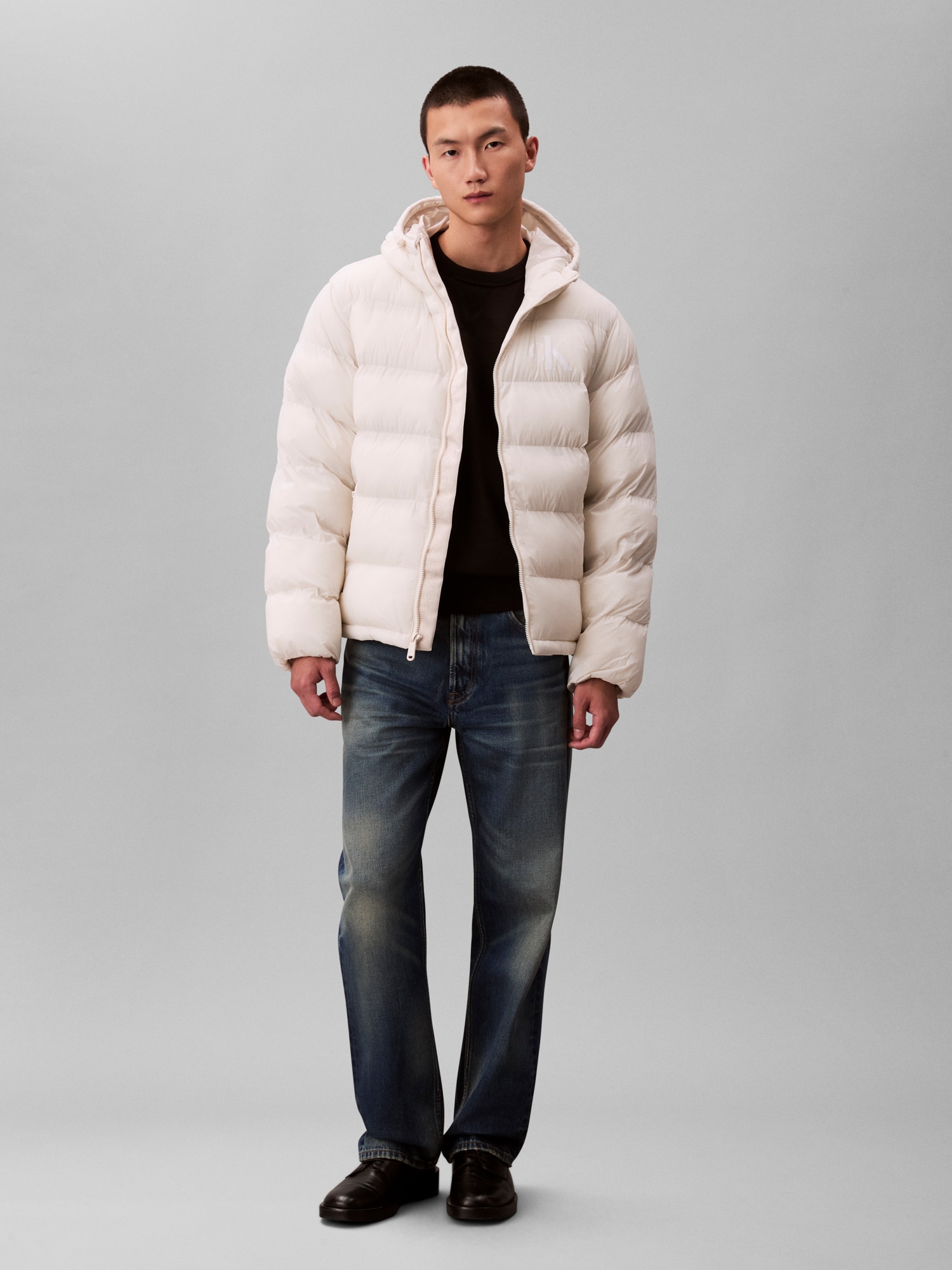 Calvin Klein Jeans Steppjacke »LS NYLON MONOGRAM PUFFER JKT«, ohne Kapuze, Mit Rundhalsausschnitt, regular fit