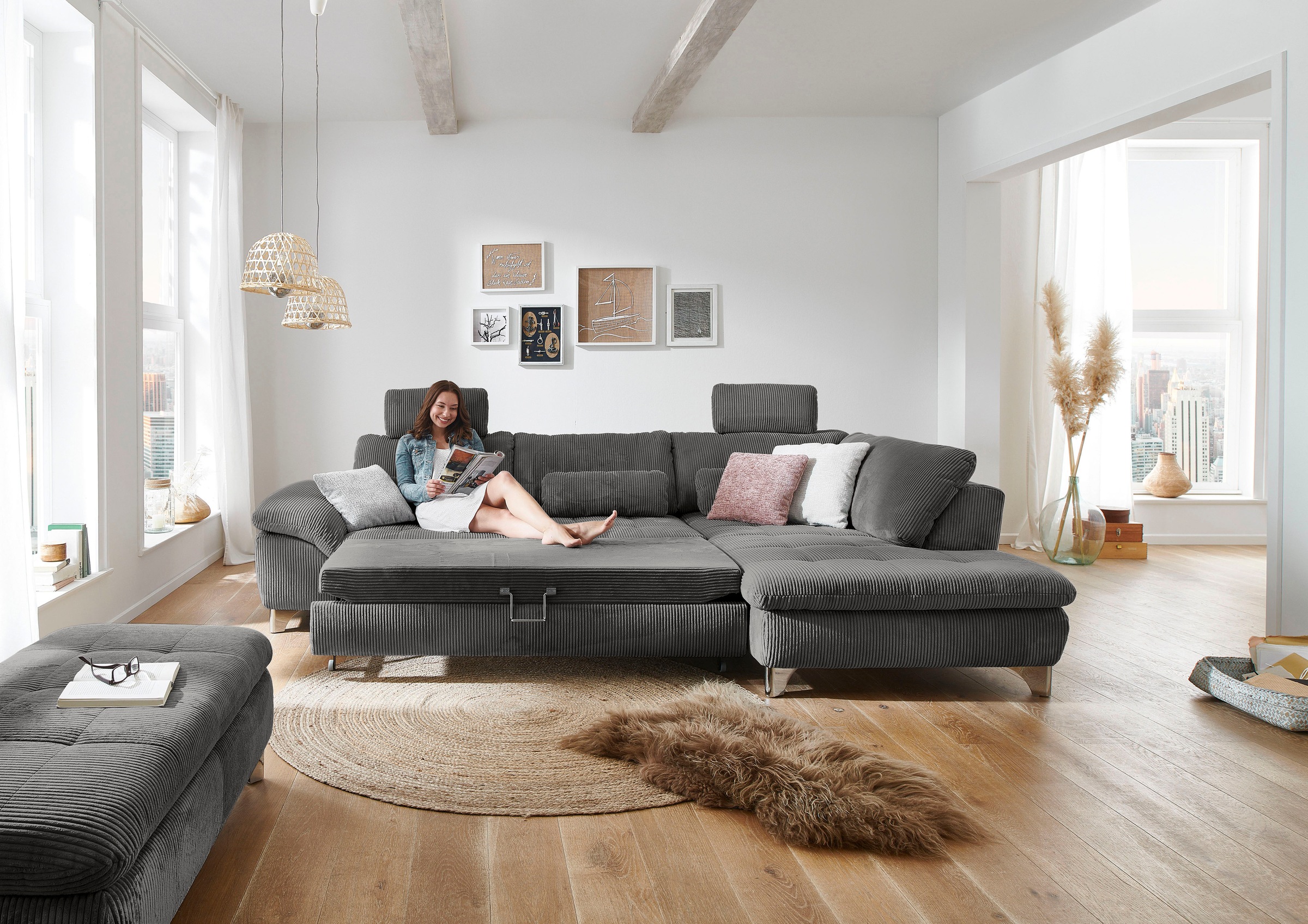 Die PlanBar Ecksofa »MP-IN14007 L-Form«, wahlweise mit Bettfunktion und verstellbaren Kopfstützen, in Cord