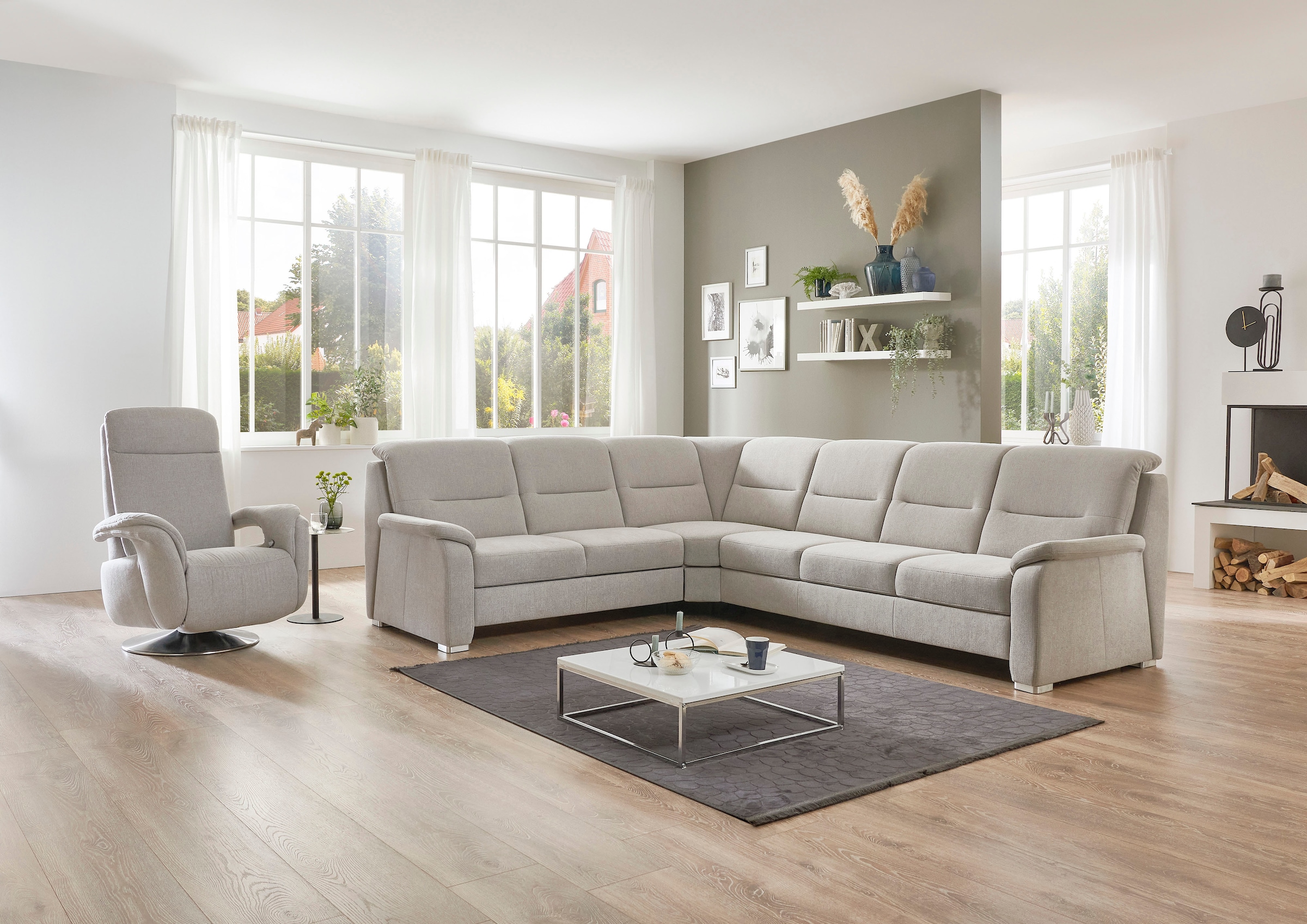 Die PlanBar Ecksofa "PP-HS10002" wahlweise mit Kopfteilverstellung, Schlaffunktion und Stauraum