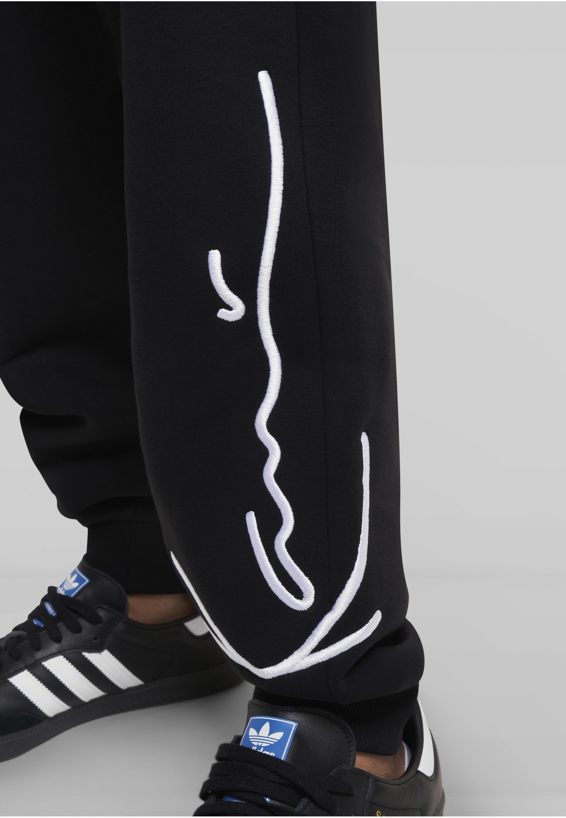Karl Kani Sweathose »Karl Kani Essential Sweatsuit (Relaxed fit sweatpants)«