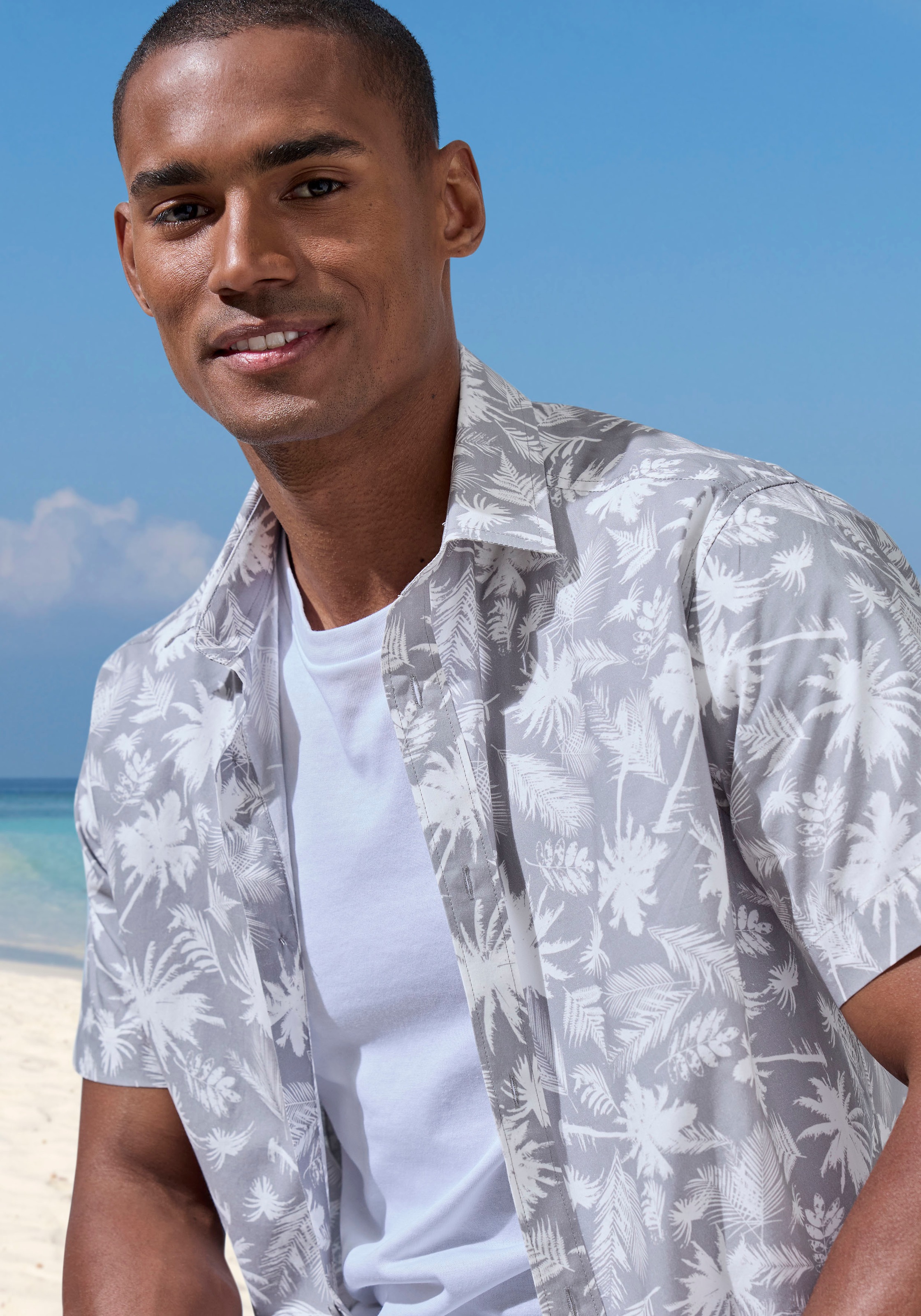 Beachtime Hawaiihemd »Regular fit«, Kurzarm, Freizeithemd mit Palmenprint, reine Baumwolle