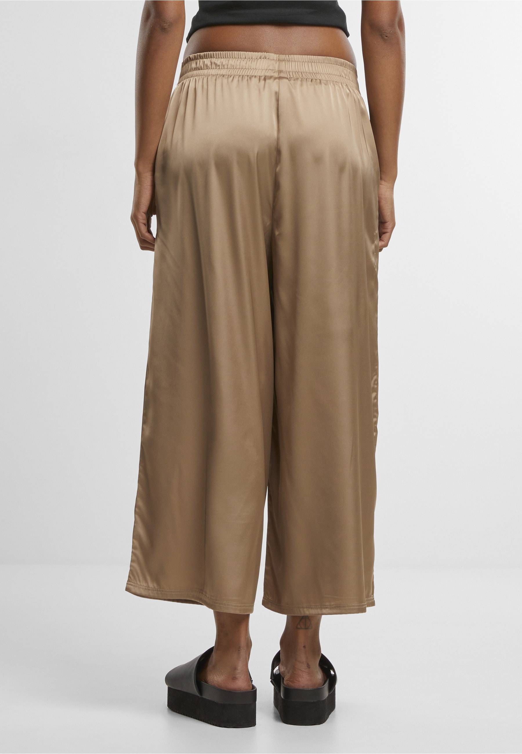 URBAN CLASSICS Stoffhose »Urban Classics Ladies Satin Wide Leg Culotte«