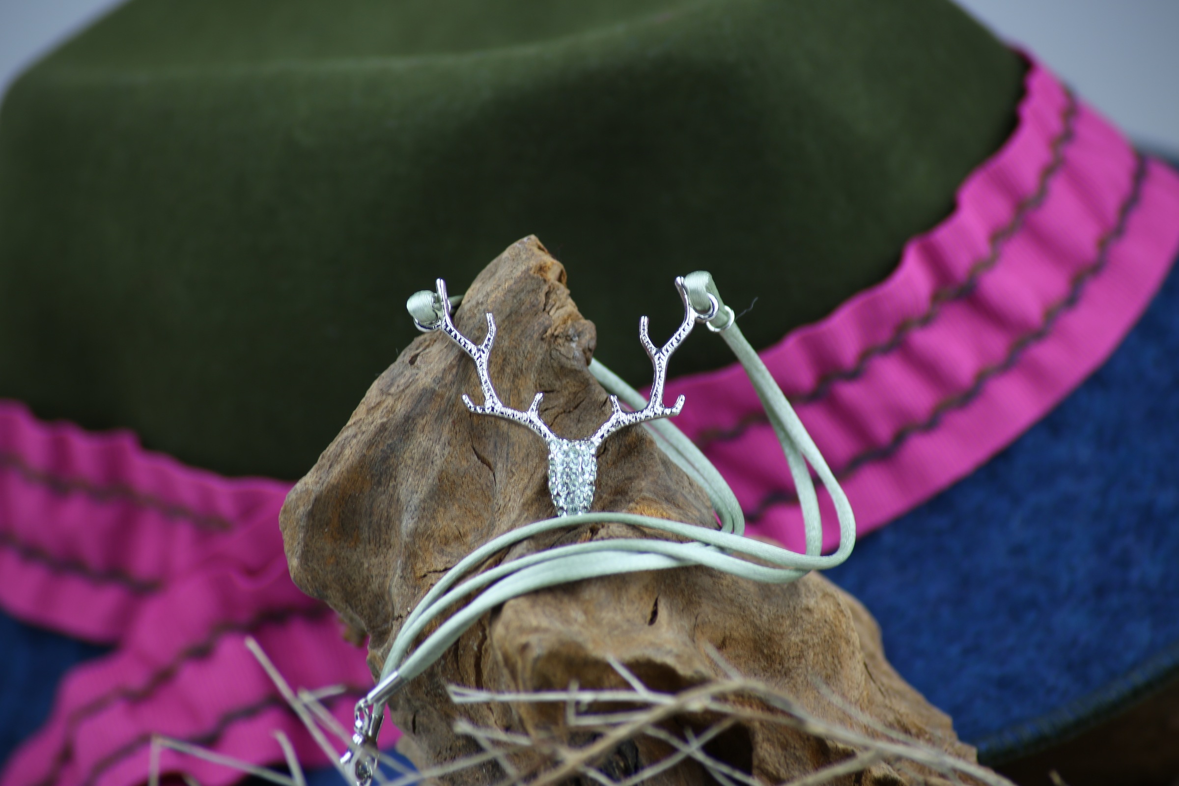 Thumbnail - Allgäu Rebell Collier "Rosi" zweireihiges Satinband