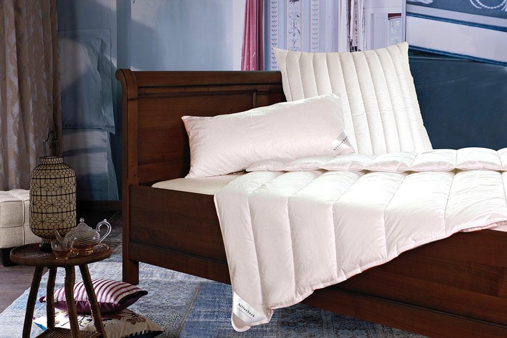 billerbeck Microfaserbettdecke »Liliane, Bettdecke 135x200, 155x220 cm, Decke für Hausstauballergiker«, 4-Jahreszeiten, Füllung 100% Polyester-Hohlfaser, Bezug 100% Baumwolle, (1 St.), Faserdecke mit moderner Körperformsteppung