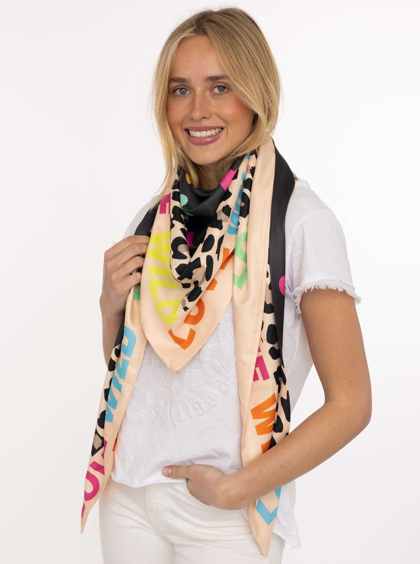 Zwillingsherz Dreieckstuch ""Wild Love"" farbenfroh, Leo-Design mit "LOVE" Schriftzug, glänzende Oberfläche