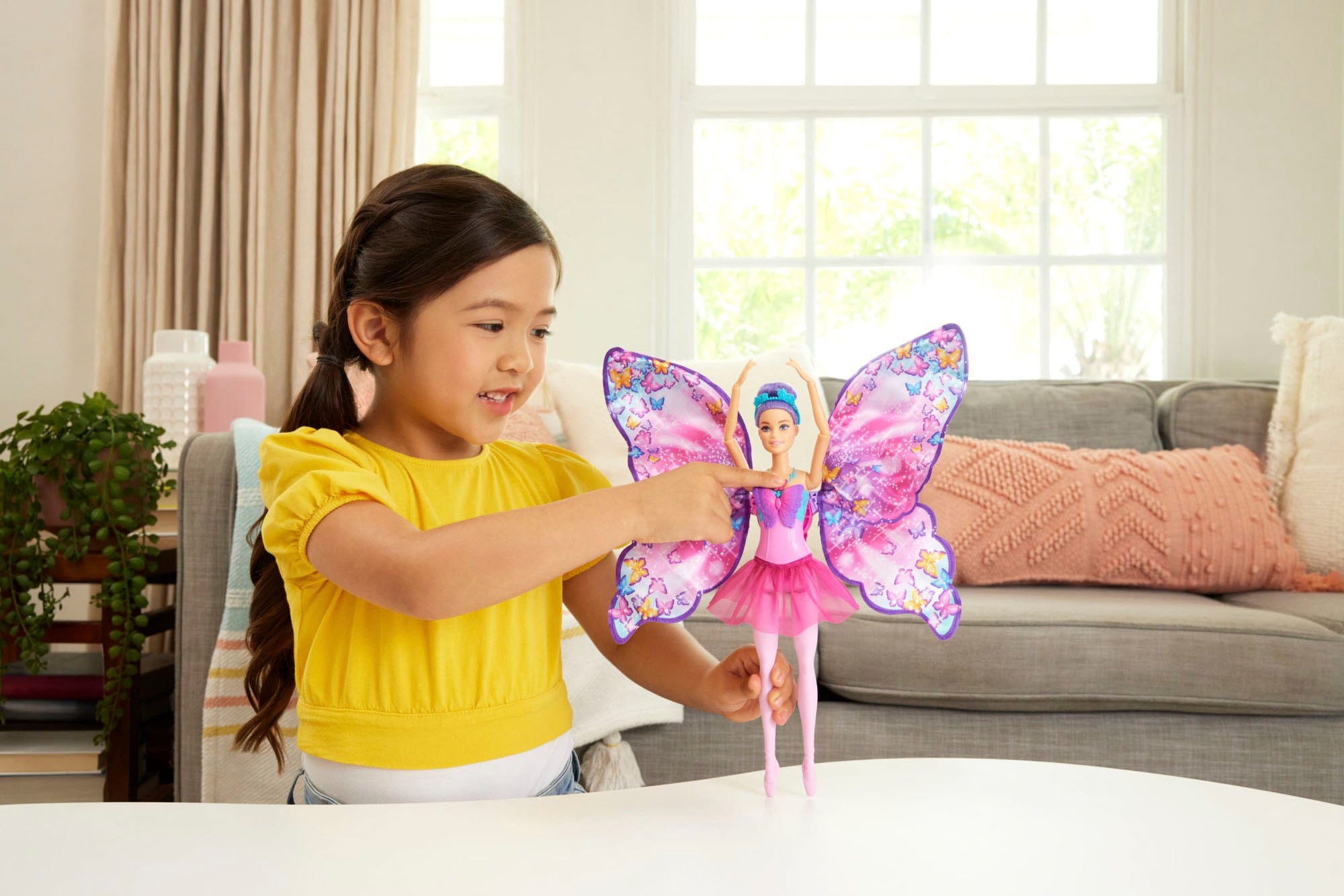 Barbie Anziehpuppe »Dance and Flutter Tanz, violette Haare«, mit 2-in-1-Verwandlung von der Tänzerin zum Schmetterling