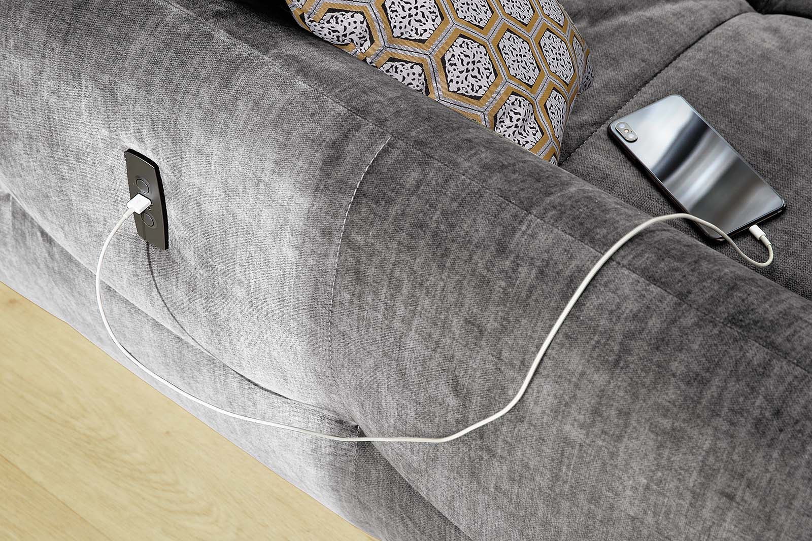 Jockenhöfer Gruppe Ecksofa »Zoom, L-Form, 140kg Belastbarkeit je Sitzplatz«, 60cm elektromotorische Sitztiefenverstellung,USB-Ladeports,Kopfstützen