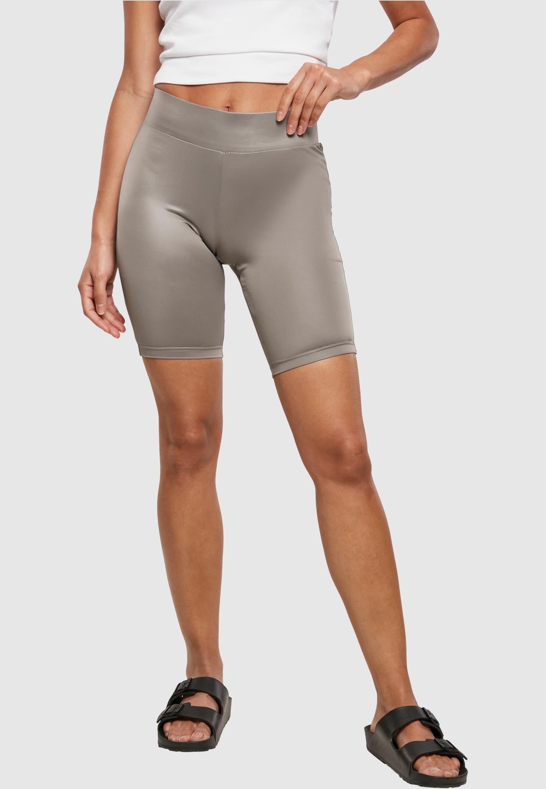 URBAN CLASSICS Stoffhose »Urban Classics Damen Ladies Synthetic Leather Cycle Shorts«, (1 tlg.)