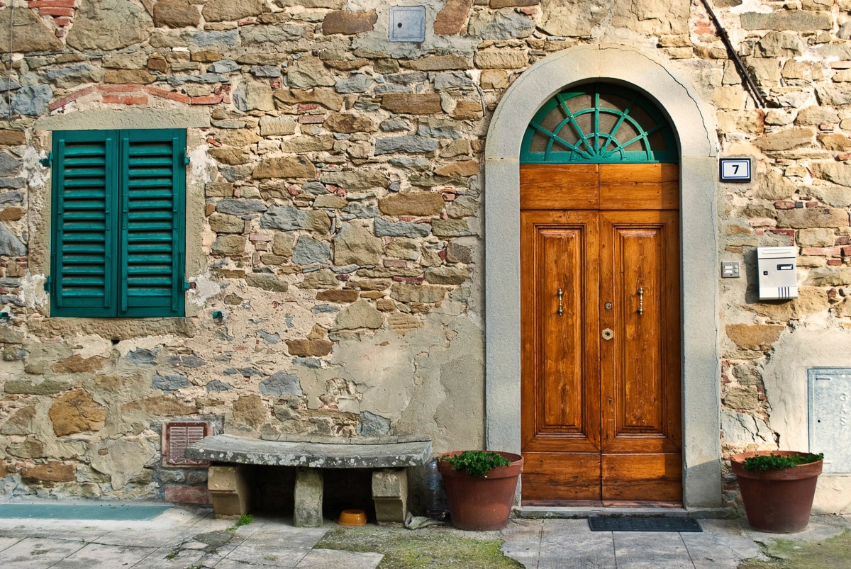 Papermoon Fototapete »Altes Ziegelhaus«