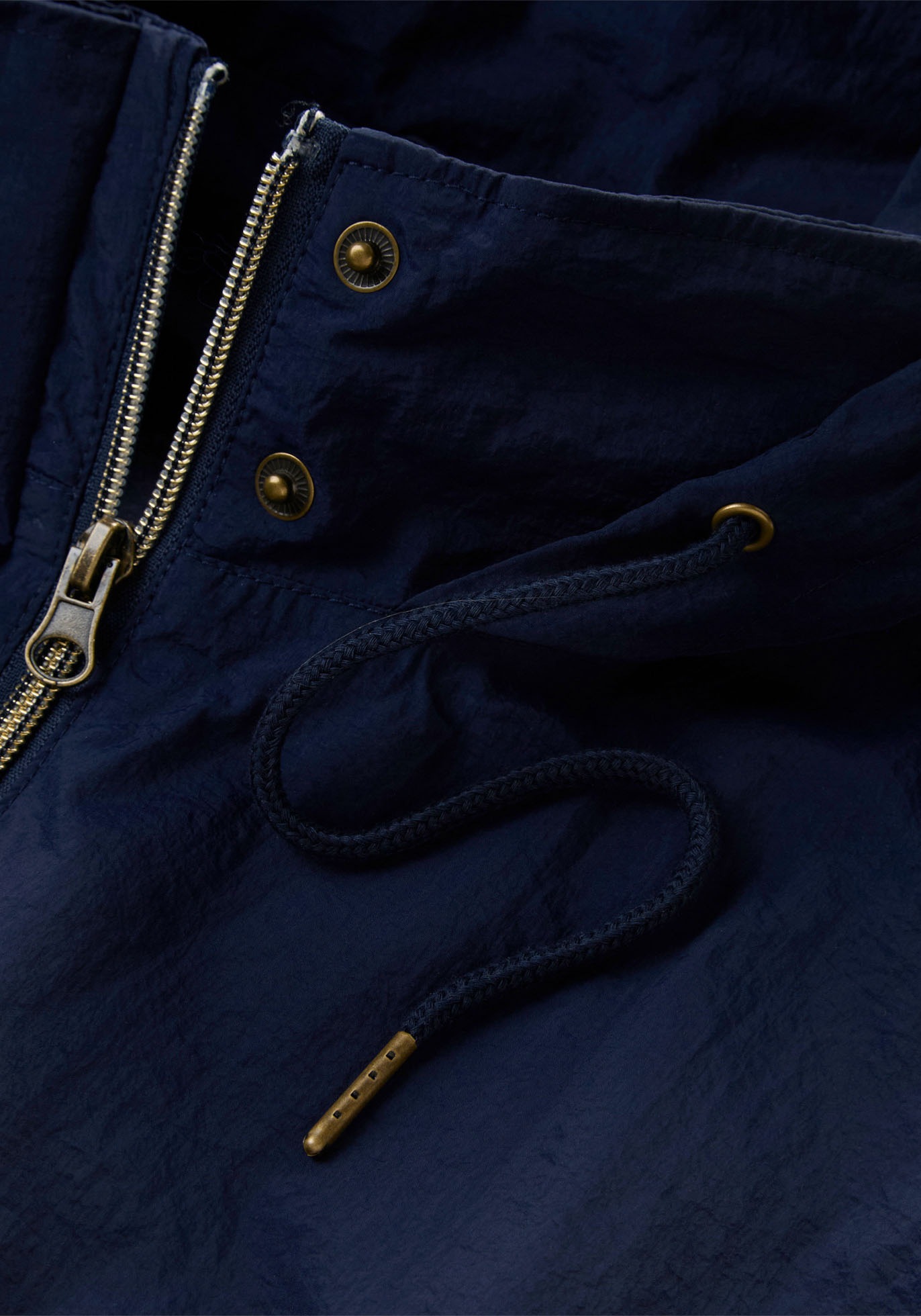 bonprix Allwetterjacke mit Kapuze sportlicher Stil, leichter Parka mit Kapuze, mit seitlichen Taschen