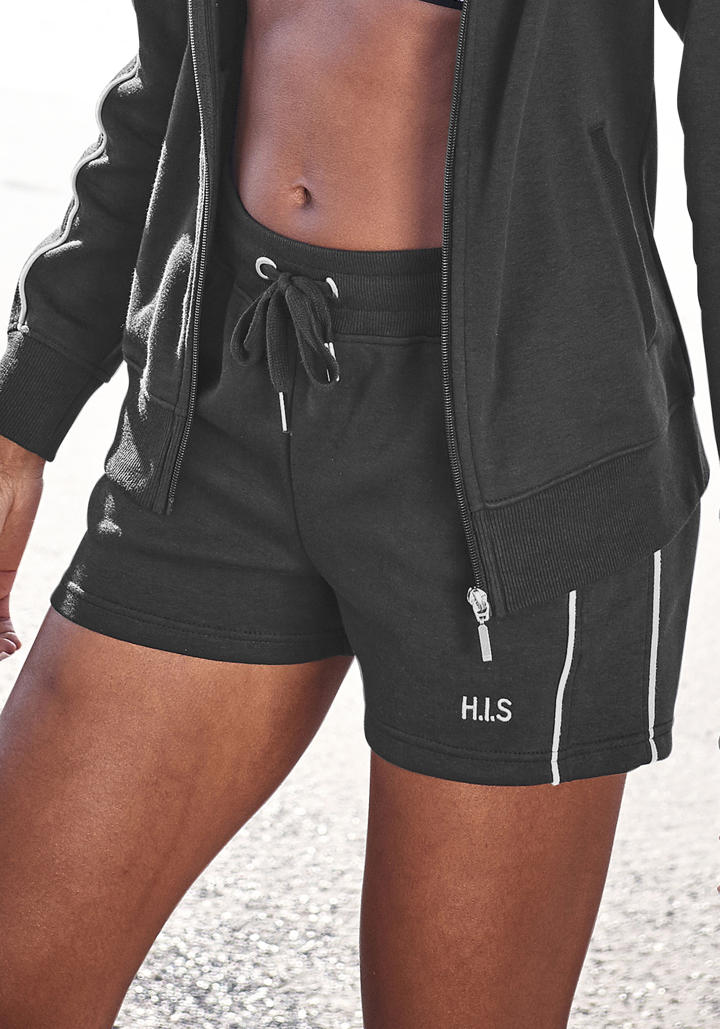 H.I.S Shorts mit Piping und Reißverschlusstaschen. Ideal für Sport-und Freizeit.